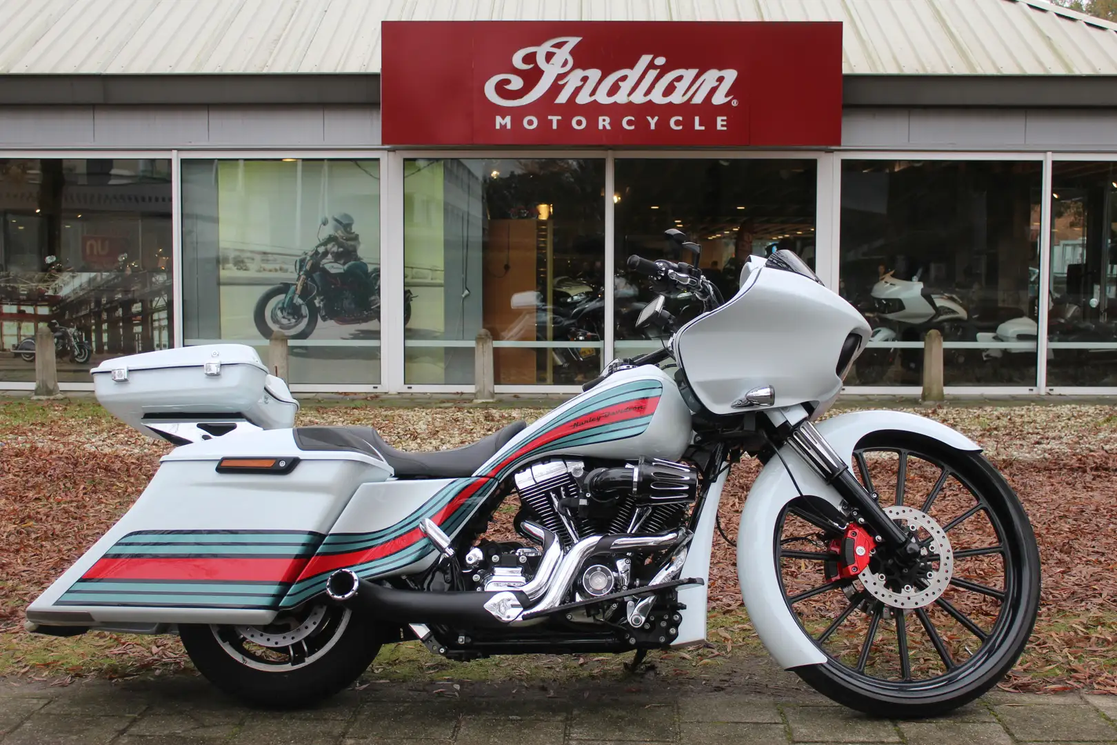 Harley-Davidson Road Glide FLTRXS Roadglide Special Bagger Blanco - 1