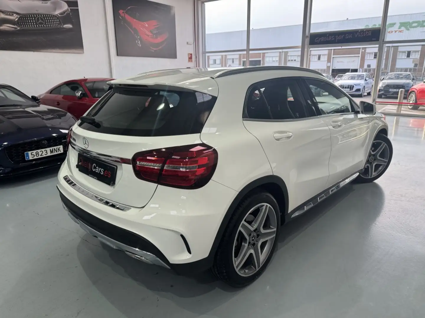 Mercedes-Benz GLA 180 7G-DCT Weiß - 2