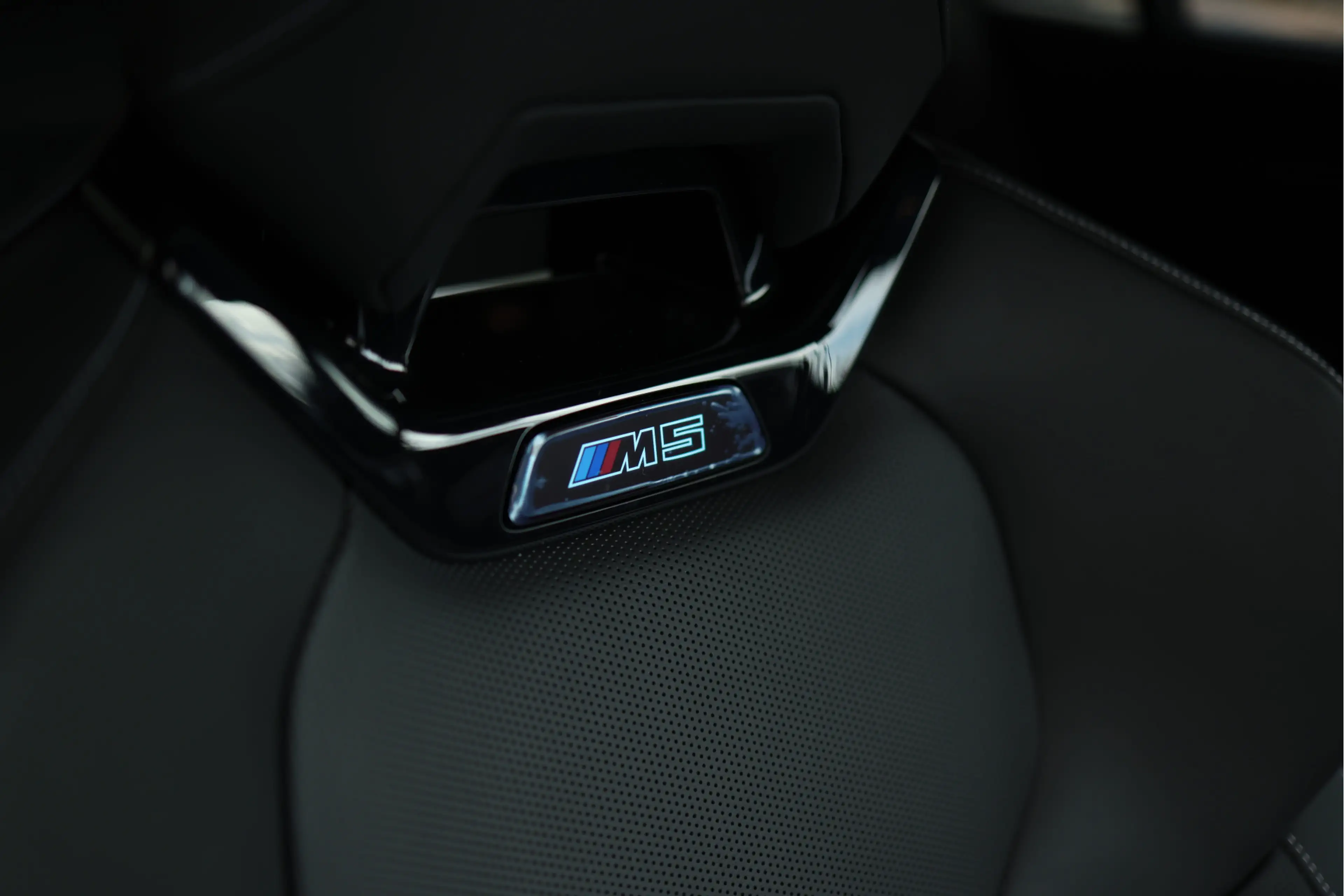 BMW M5 5-serie | Bowers & Wilkins Surround Sound System | — photo 10