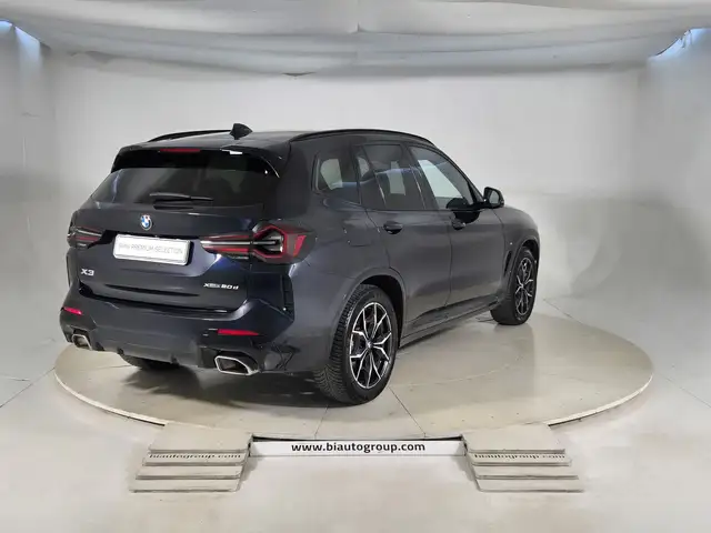 BMW X3 view 5
