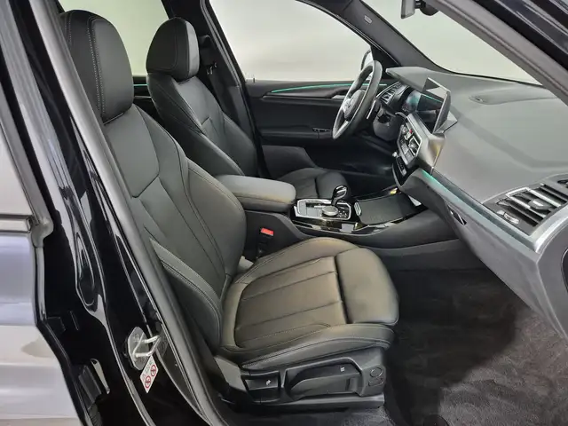 BMW X3 view 11