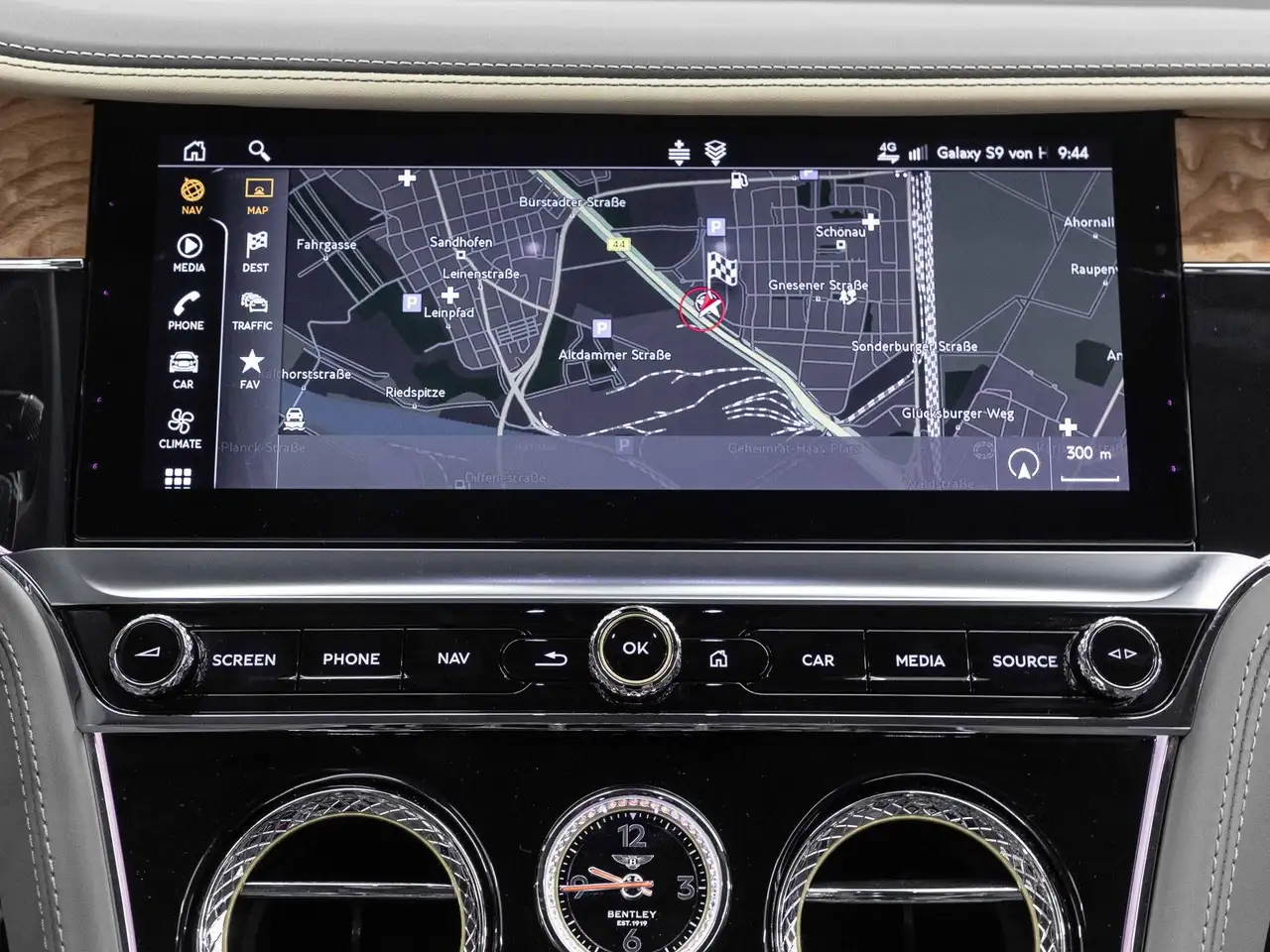 Bentley Continental 2024 — фото 11