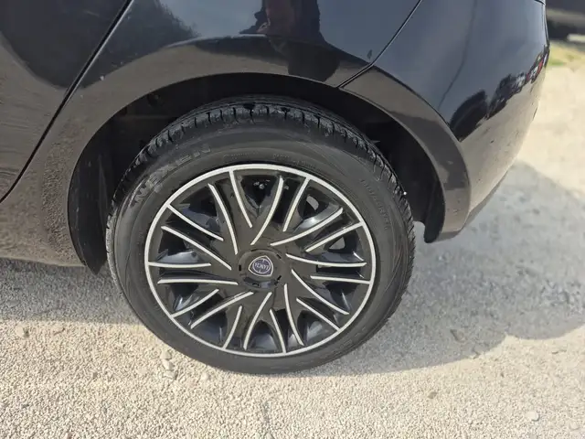 Lancia Ypsilon view 14