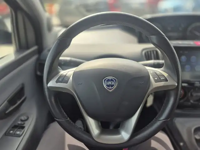 Lancia Ypsilon view 10