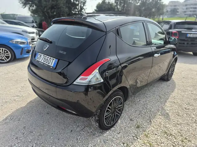 Lancia Ypsilon view 4