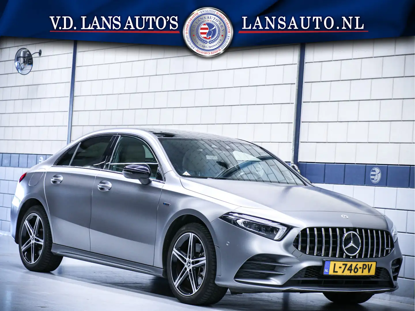 Mercedes-Benz A 250 250e Premium Plus Grijs - 1
