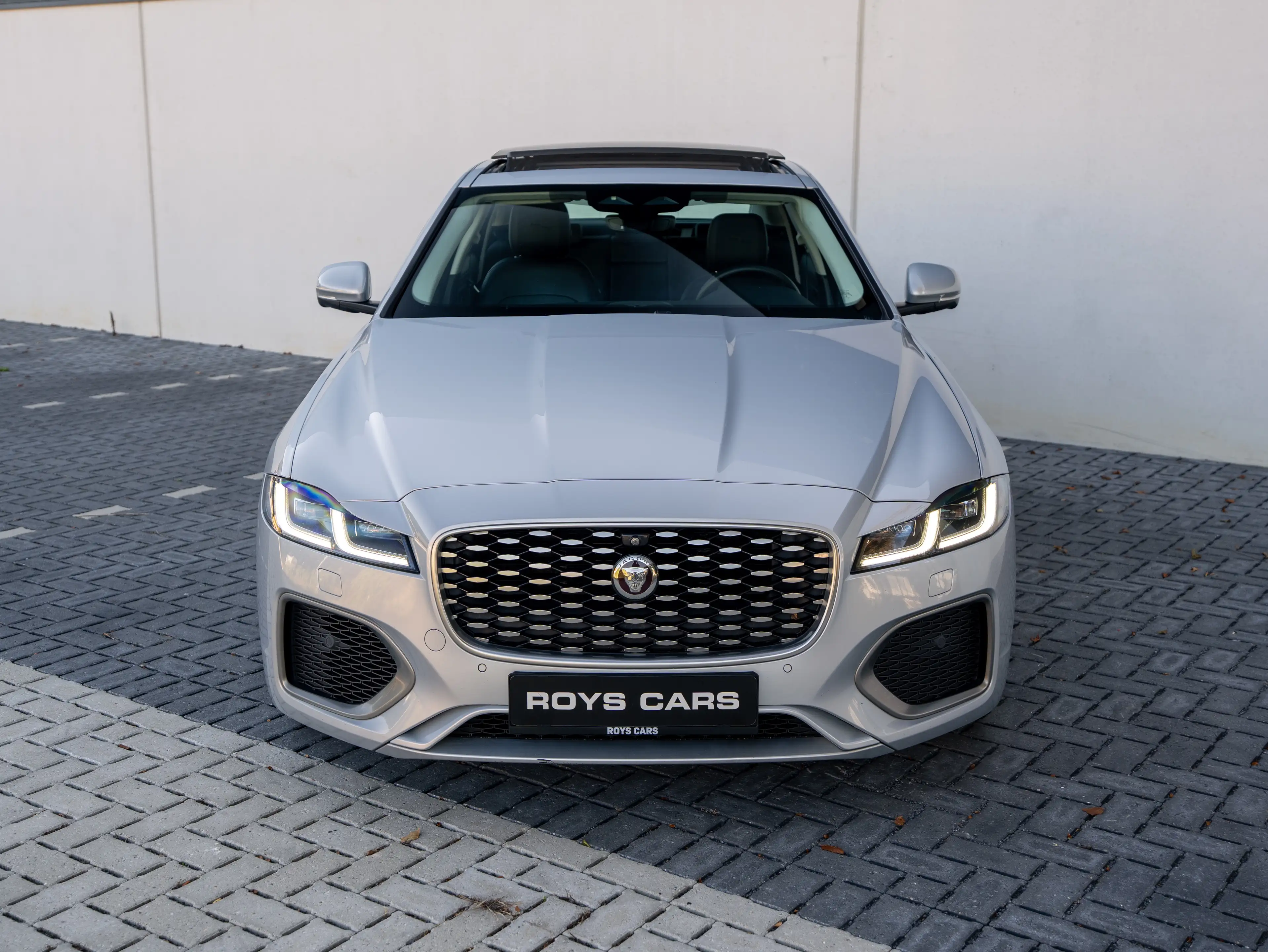 Jaguar XF XF 2.0 T P250 R-Dynamic SE — photo 4
