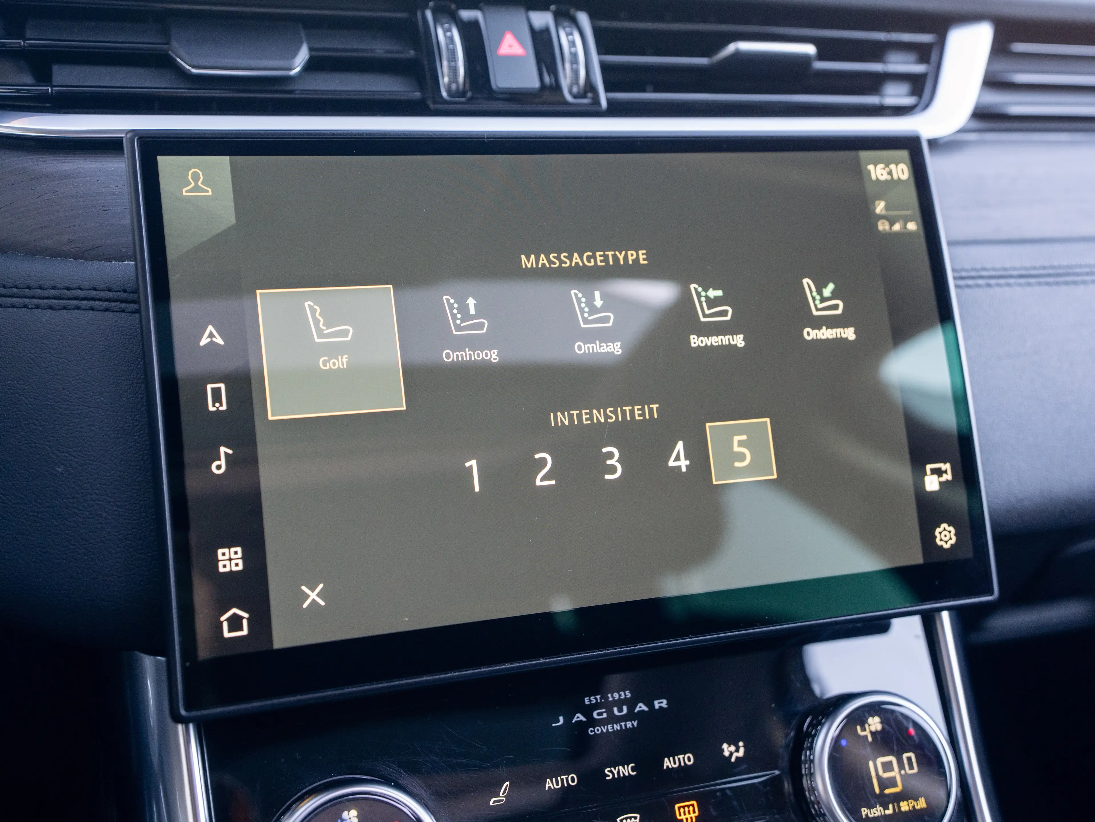Jaguar XF XF 2.0 T P250 R-Dynamic SE — photo 15