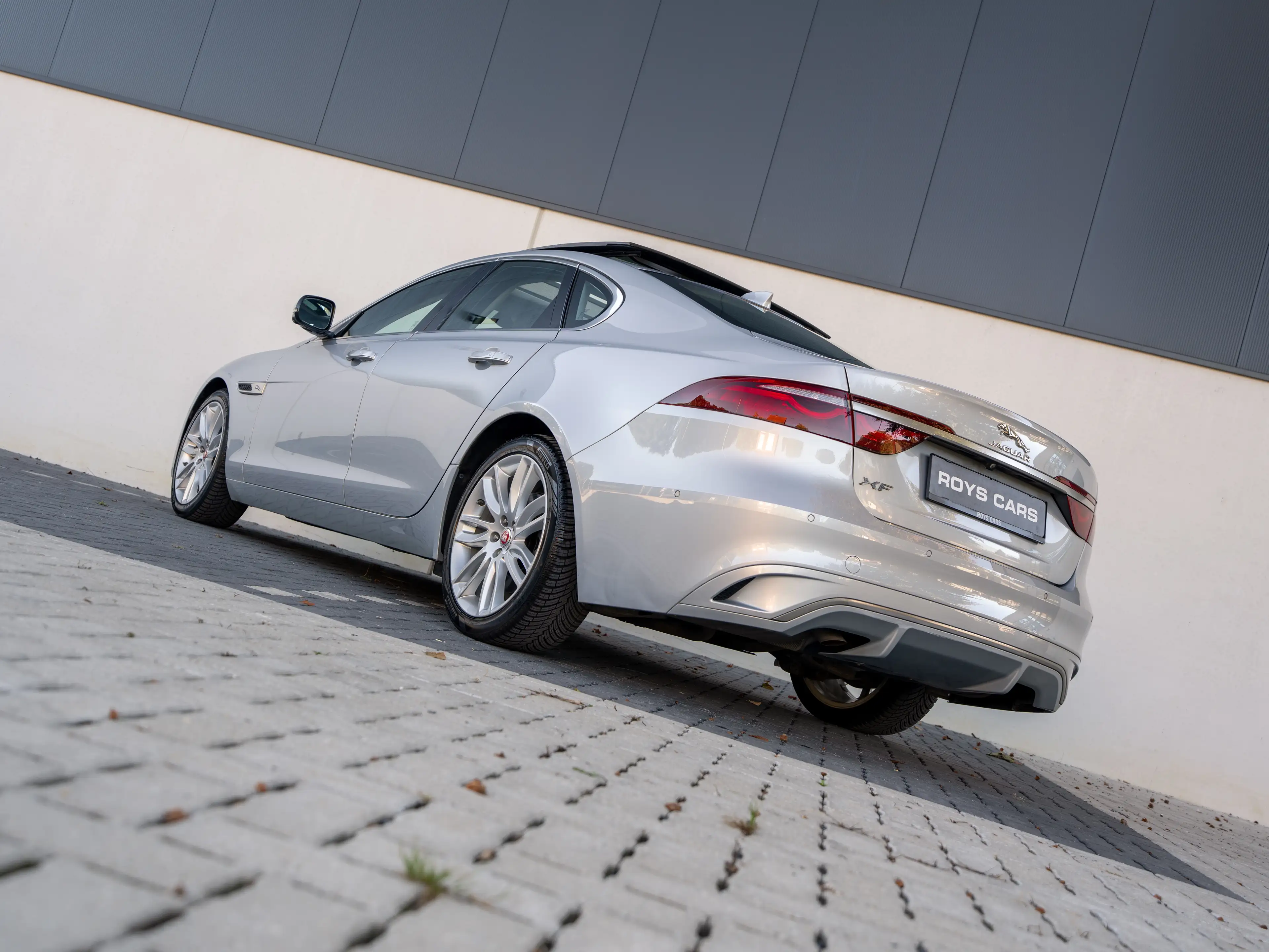 Jaguar XF XF 2.0 T P250 R-Dynamic SE — photo 8