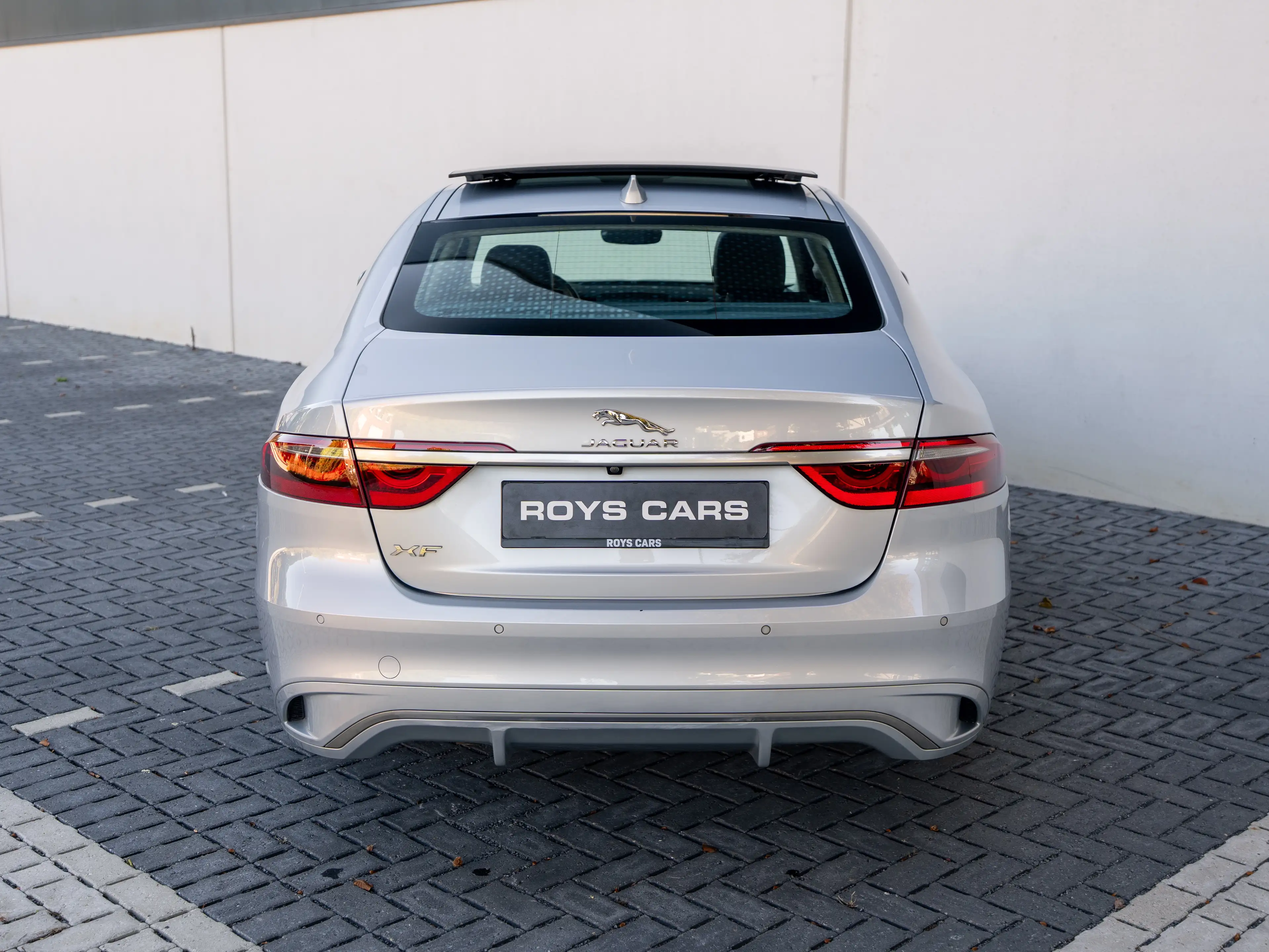 Jaguar XF XF 2.0 T P250 R-Dynamic SE — photo 9