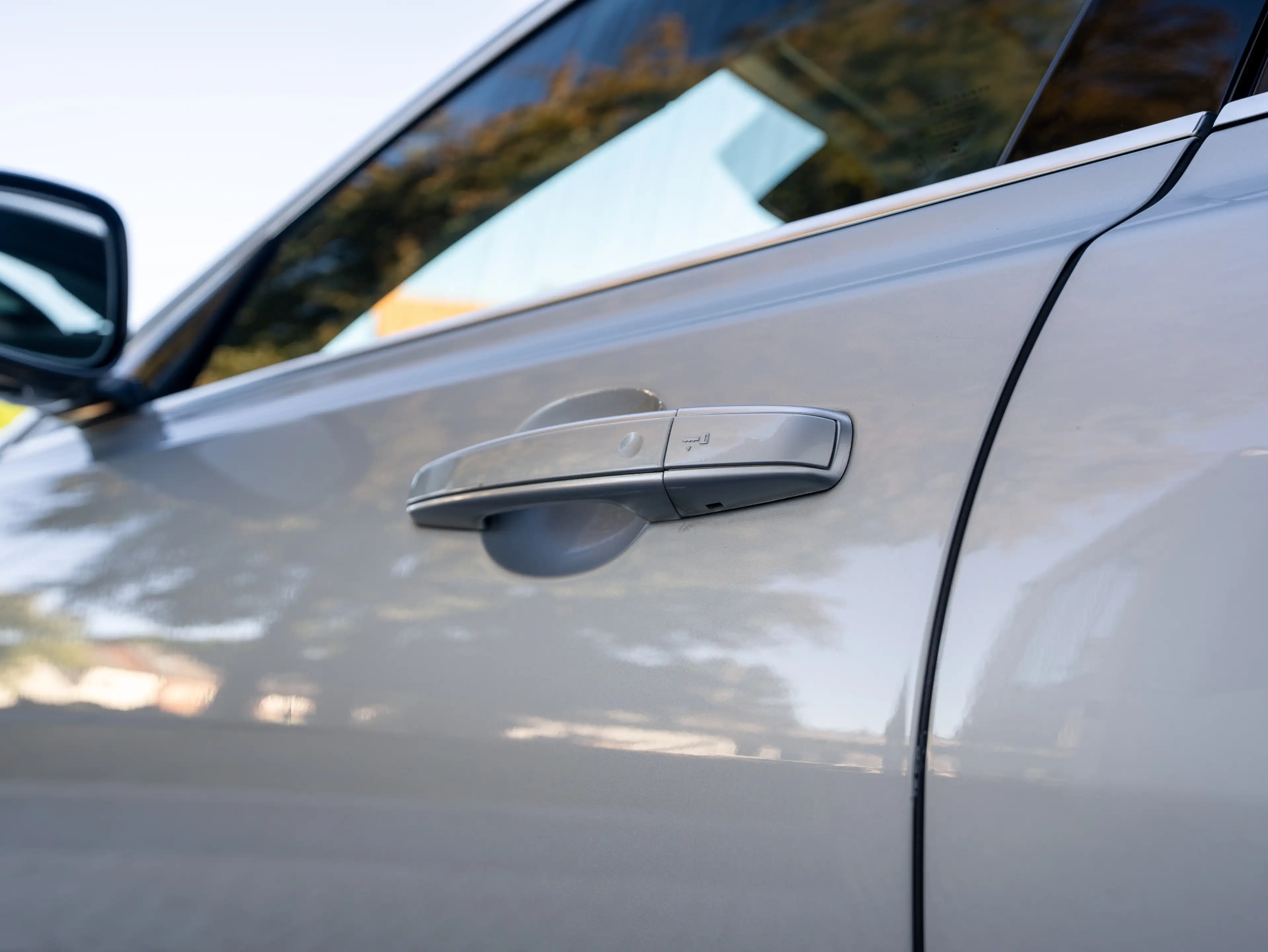 Jaguar XF XF 2.0 T P250 R-Dynamic SE — photo 12