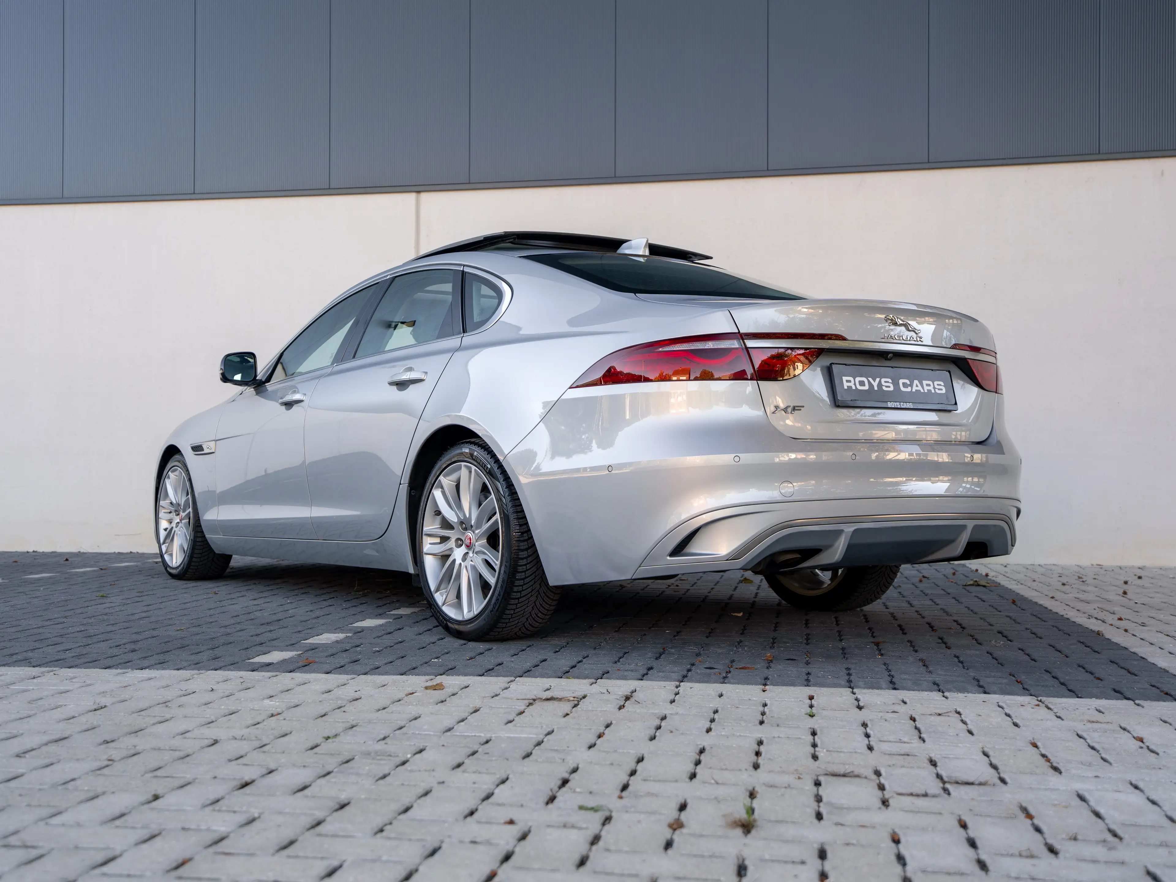 Jaguar XF XF 2.0 T P250 R-Dynamic SE — photo 7