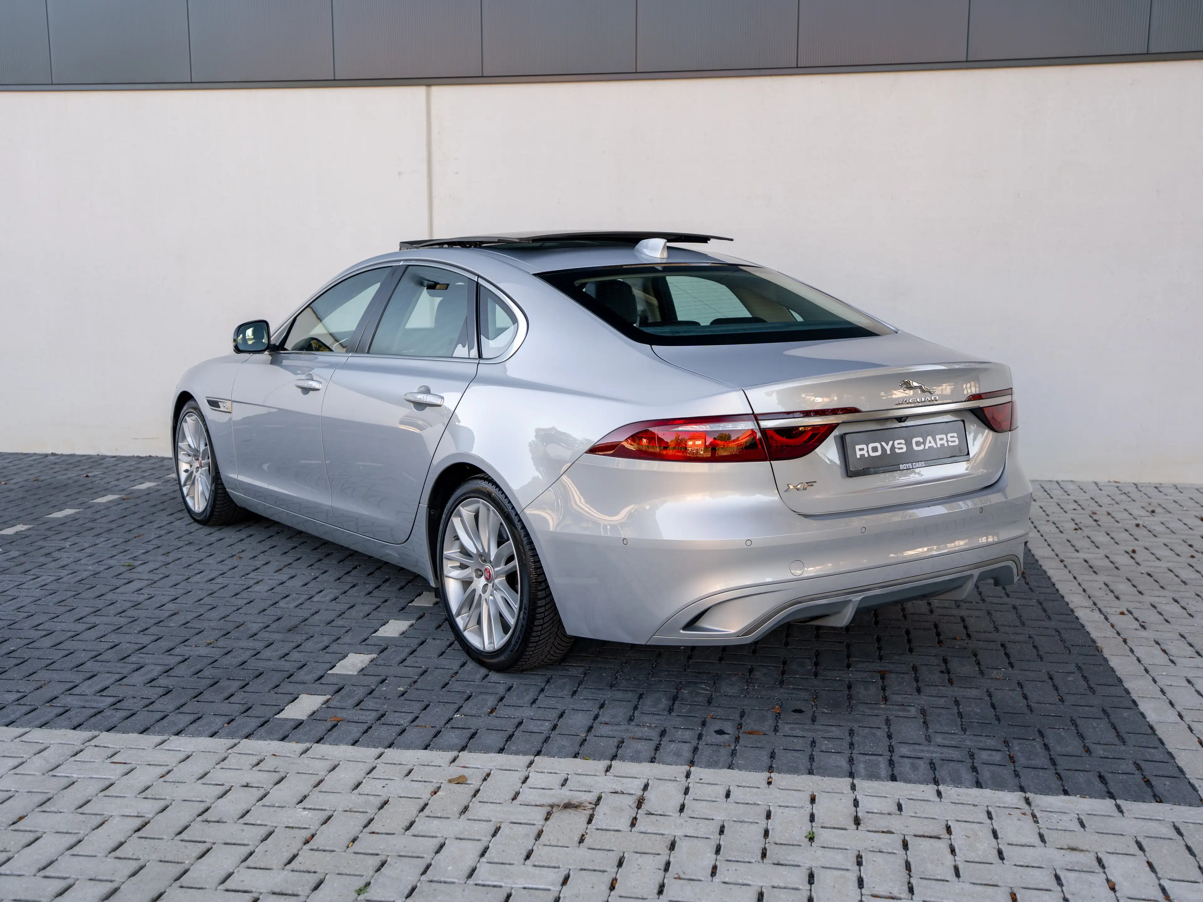 Jaguar XF XF 2.0 T P250 R-Dynamic SE — photo 6