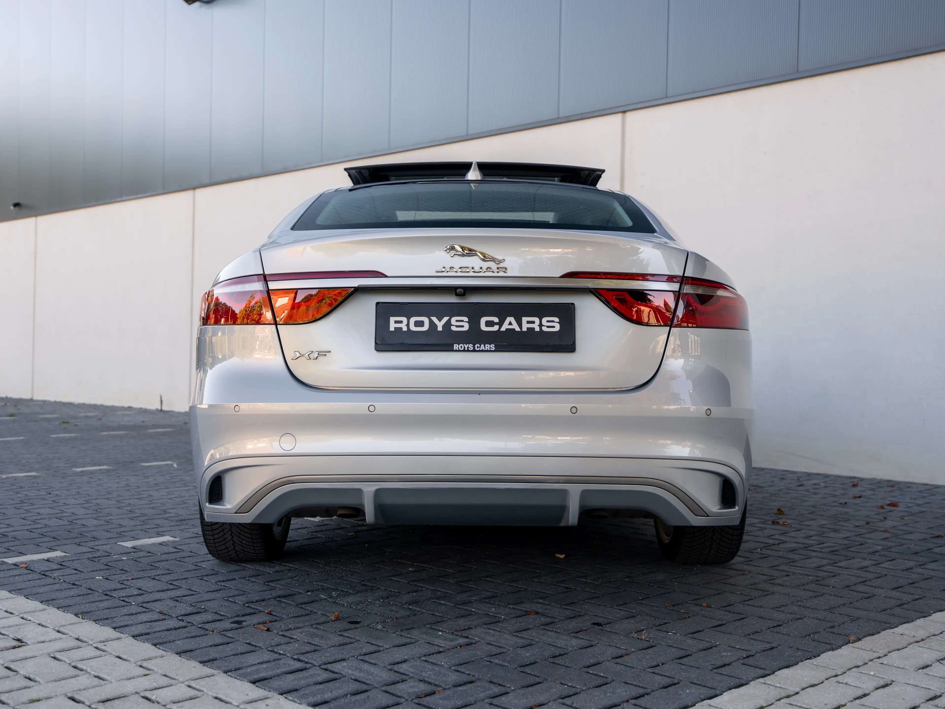 Jaguar XF XF 2.0 T P250 R-Dynamic SE — photo 10