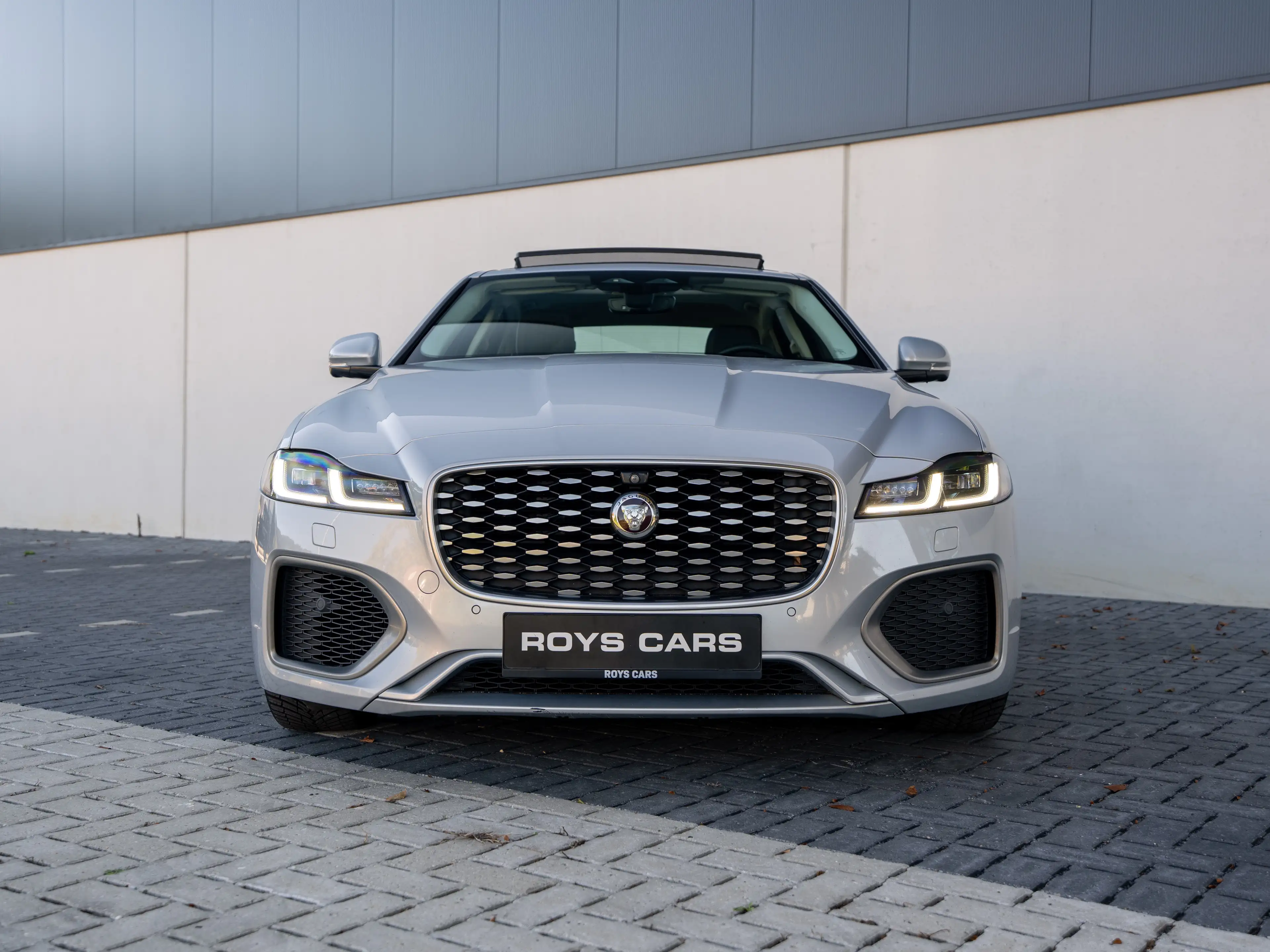 Jaguar XF XF 2.0 T P250 R-Dynamic SE — photo 3