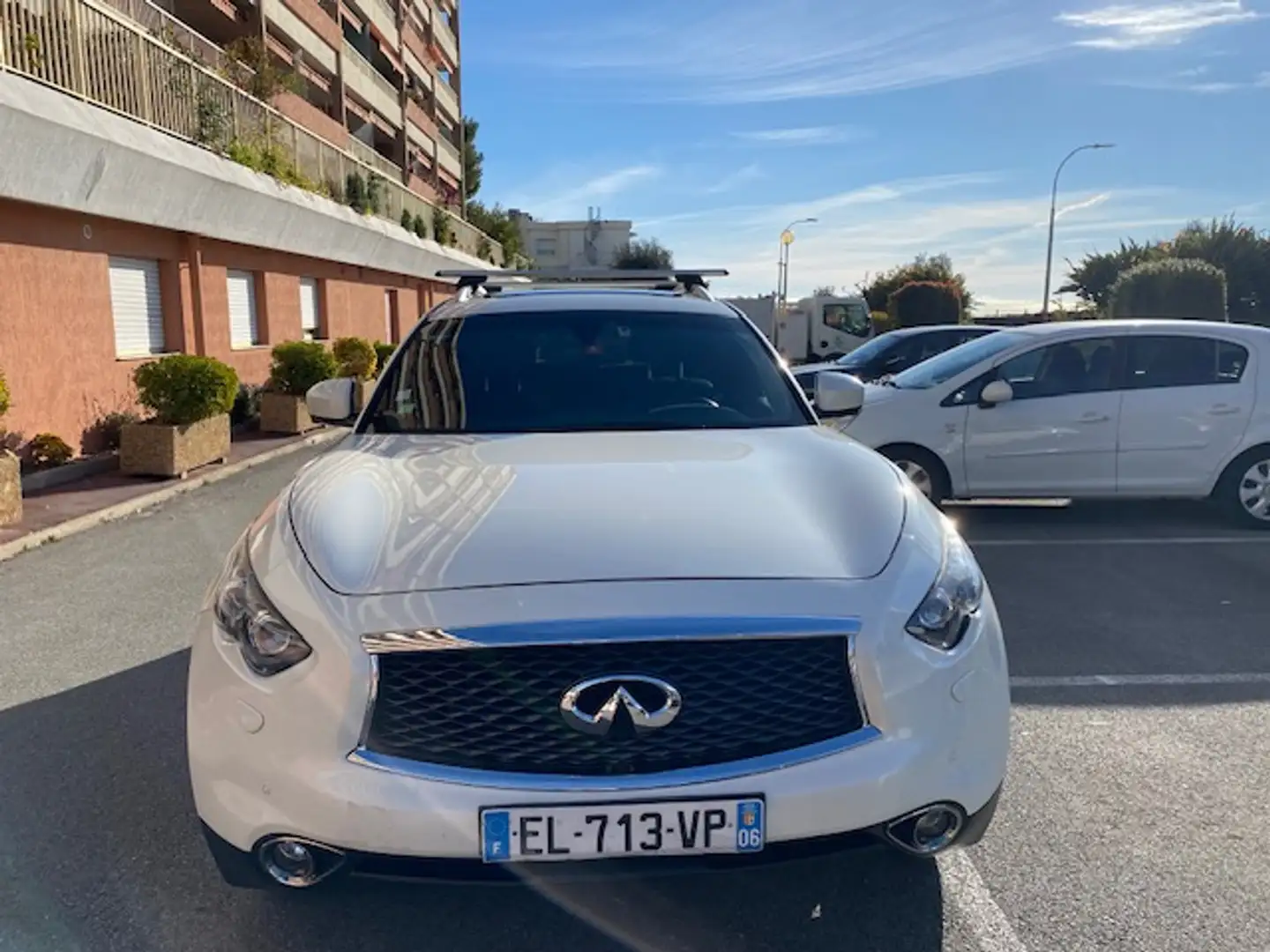 Infiniti Q70 Q70 3.7 V6 S Premium A Weiß - 1