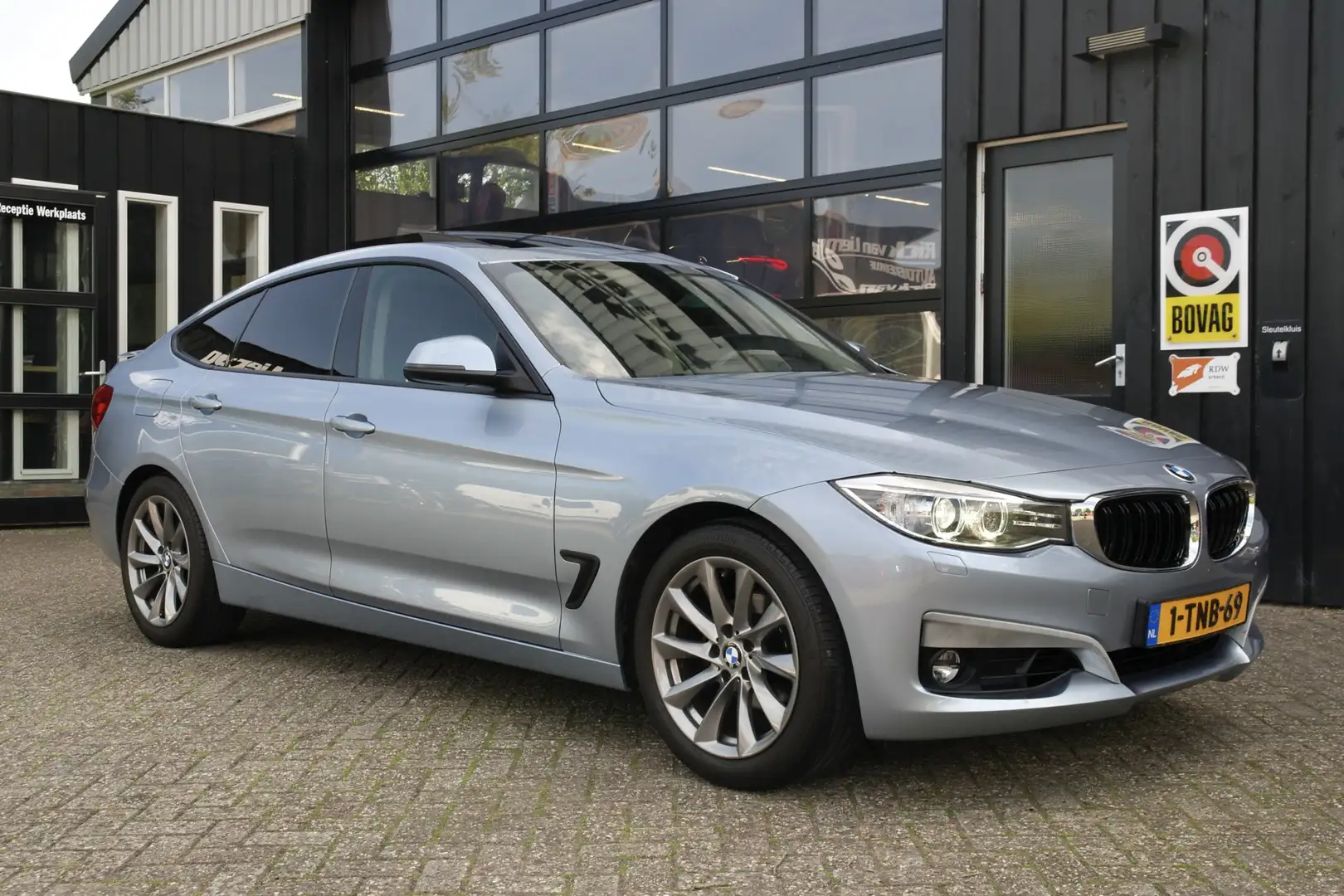 BMW 320 3-serie Gran Turismo 320i High Executive | NL-Auto Bleu - 1