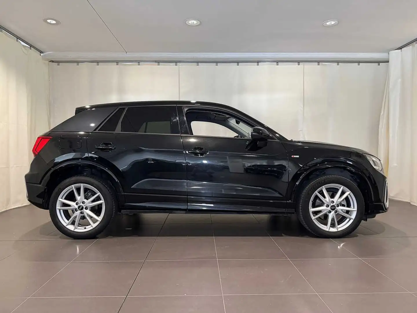 Audi Q2 35 TDI S tronic S line Edition Schwarz - 2