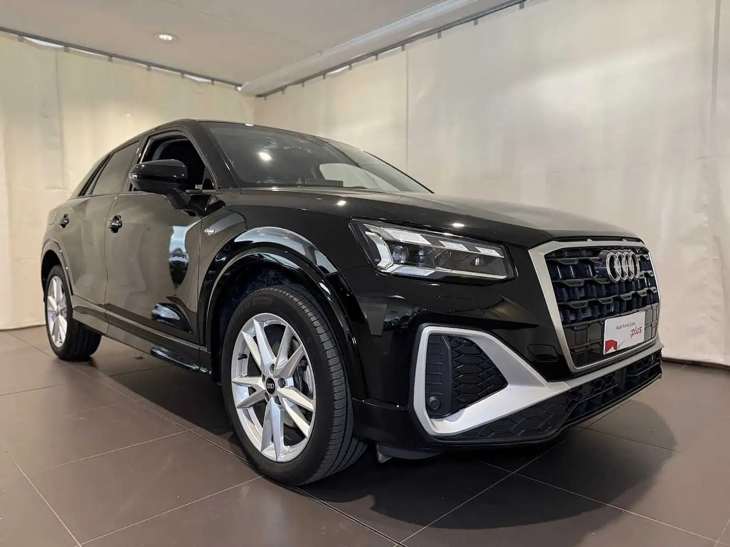 Audi Q2 35 TDI S tronic S line Edition Schwarz - 1