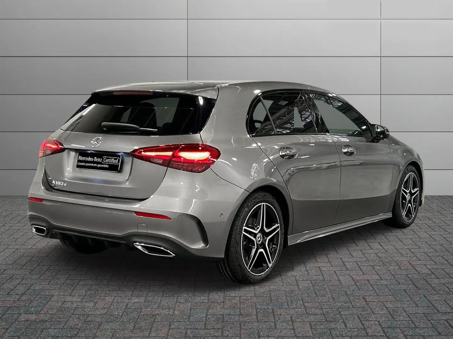 Mercedes-Benz A 180 d AMG Line Premium auto Grau - 2