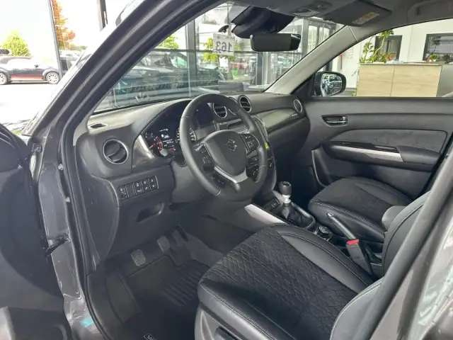 Suzuki Vitara view 8