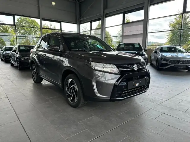 Suzuki Vitara view 3