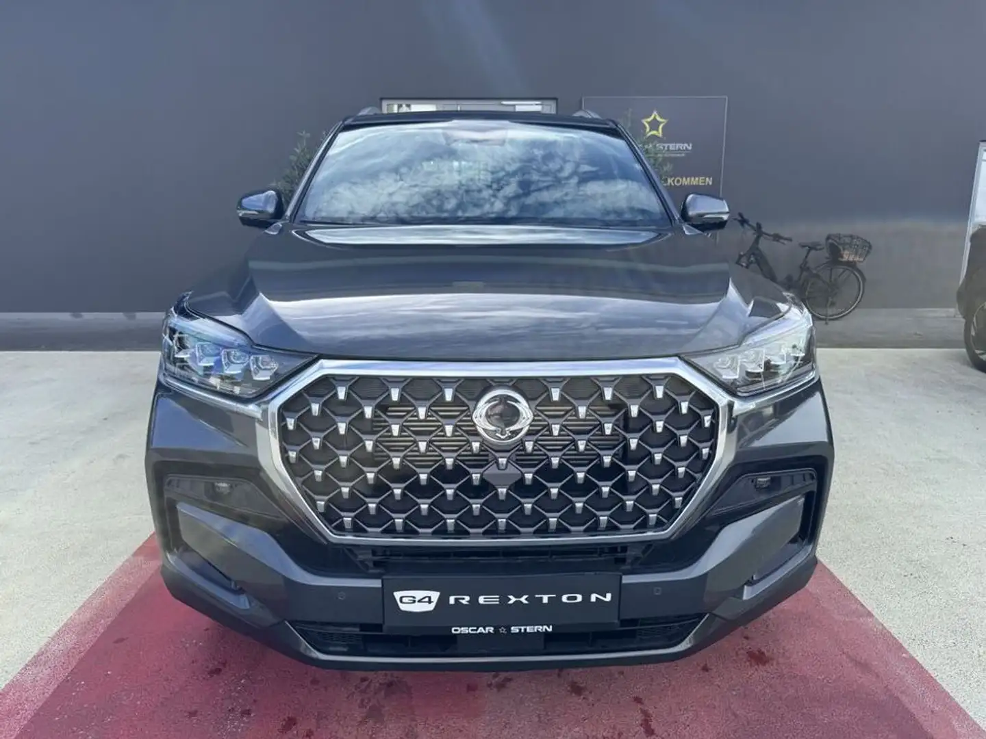 KGM Rexton KGM Clever 2,2 Diesel Aut. 4x4  7-Sitzer Grau - 2