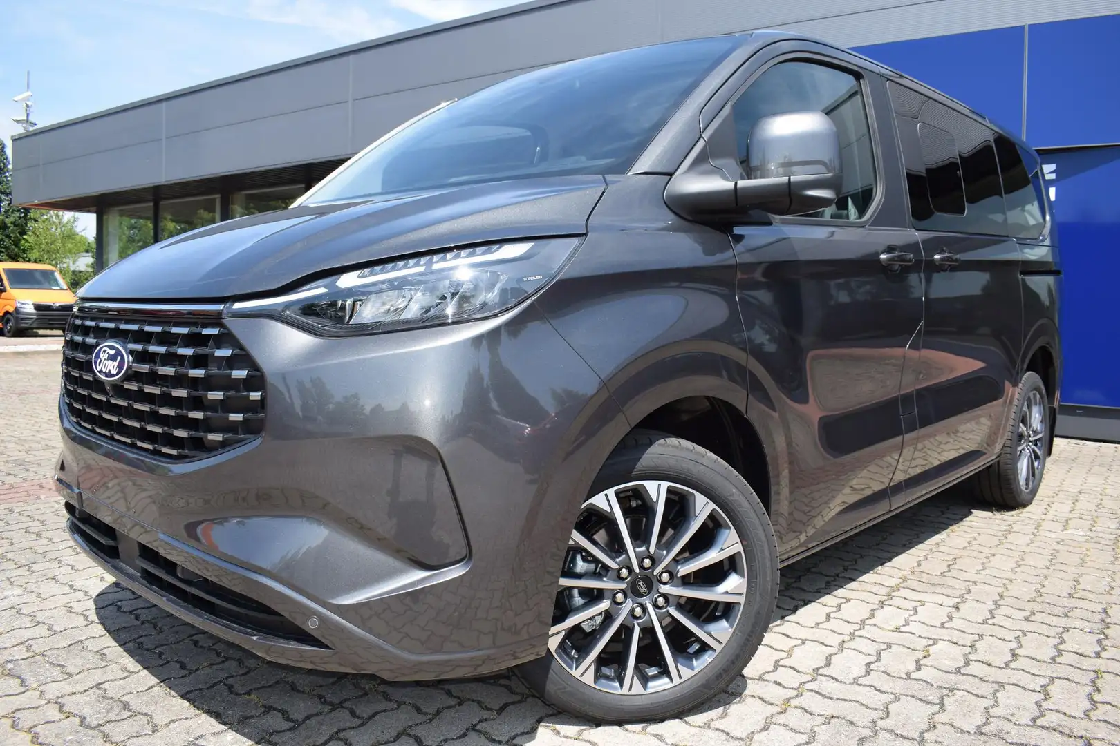 Ford Tourneo Custom L1H1 Titan X PHEV Top Ausstatt 0% Zinsen Grau - 1