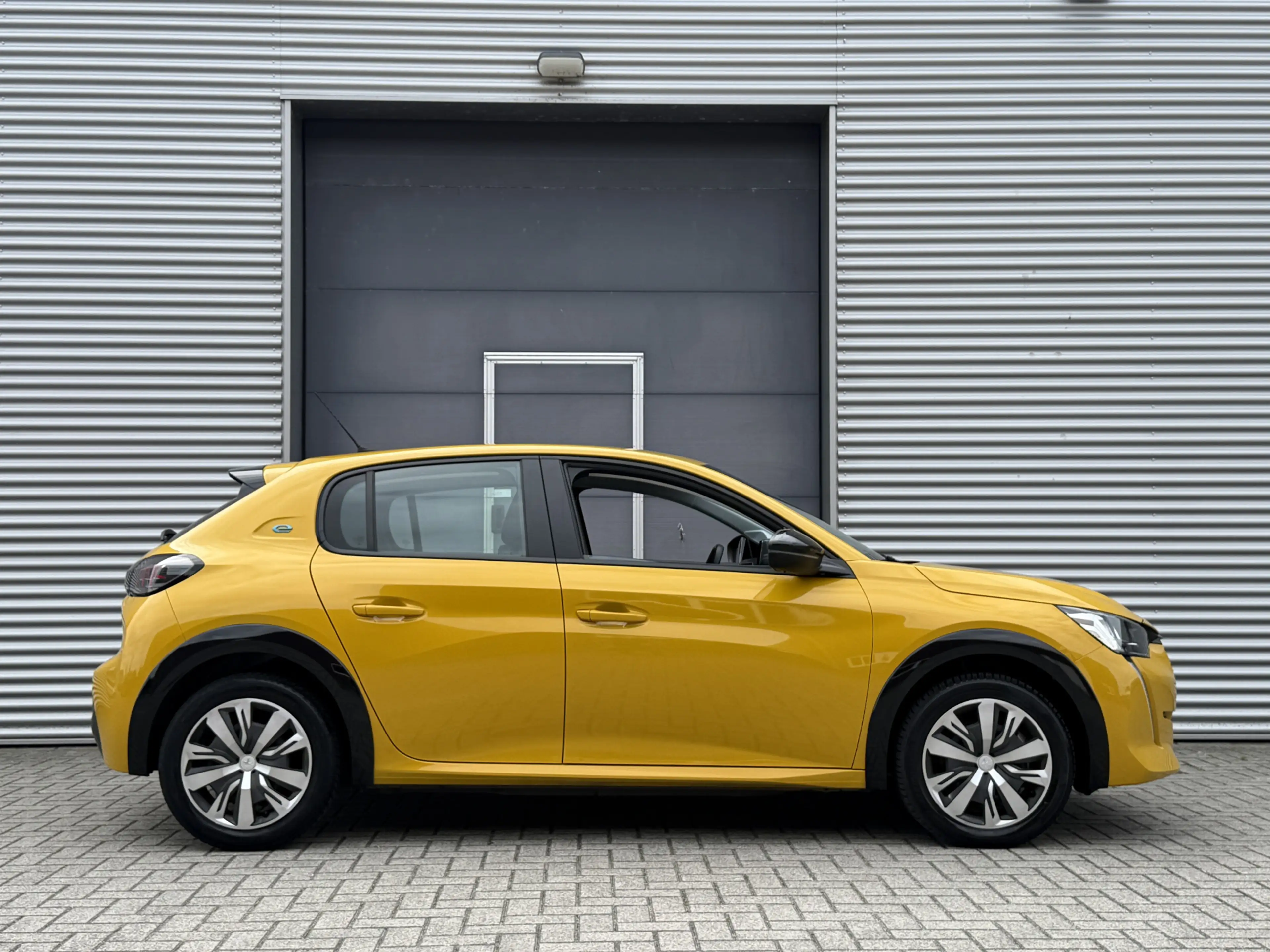 Peugeot e-208 EV Active 50 kWh I Carplay I Navi I SOH 100% — photo 3