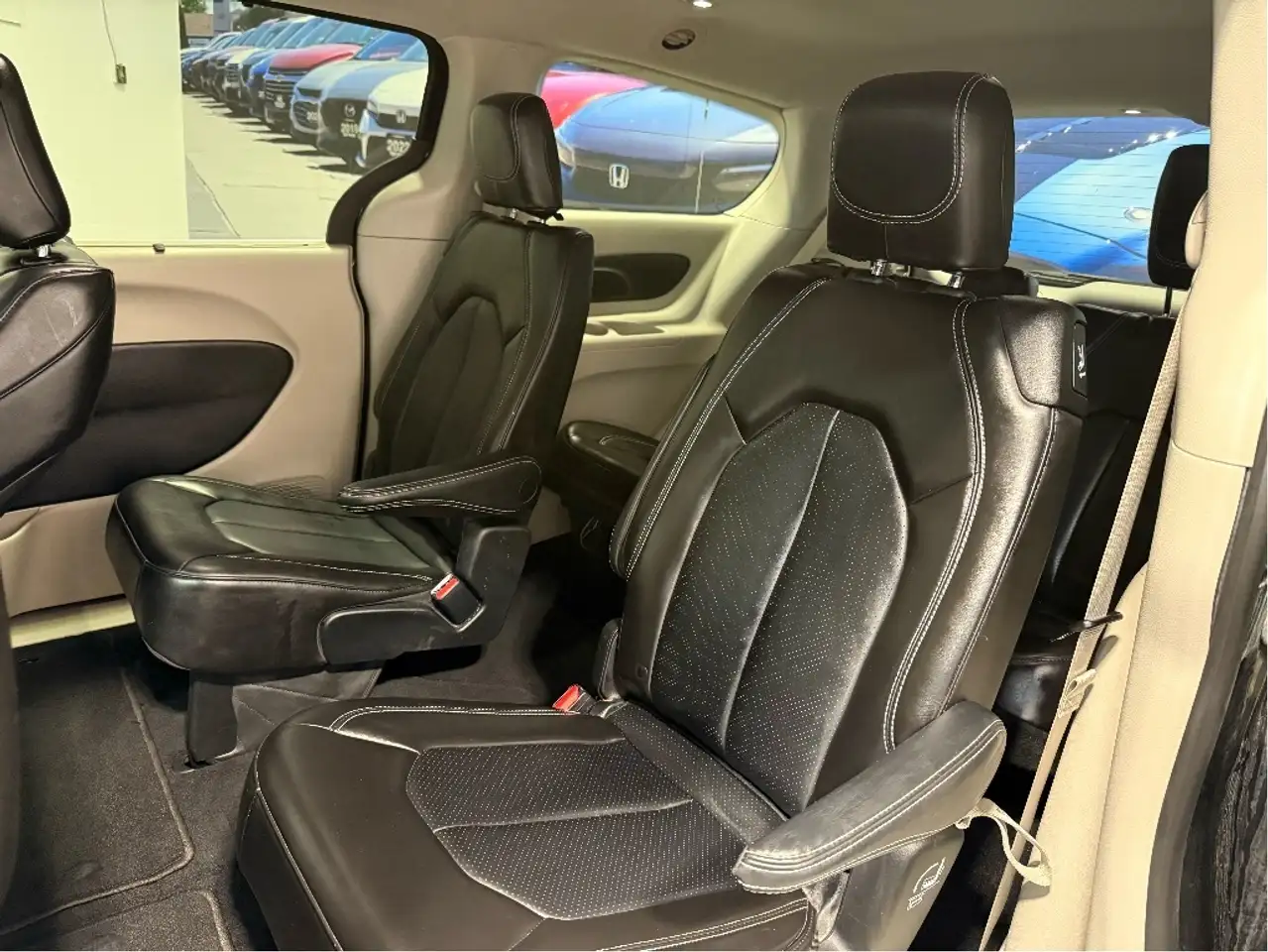 Chrysler Pacifica снимка Chrysler Pacifica