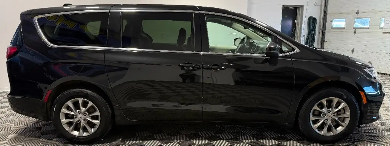 Chrysler Pacifica снимка Chrysler Pacifica