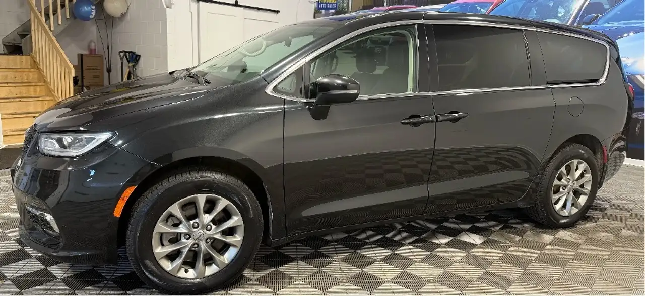 Chrysler Pacifica снимка Chrysler Pacifica