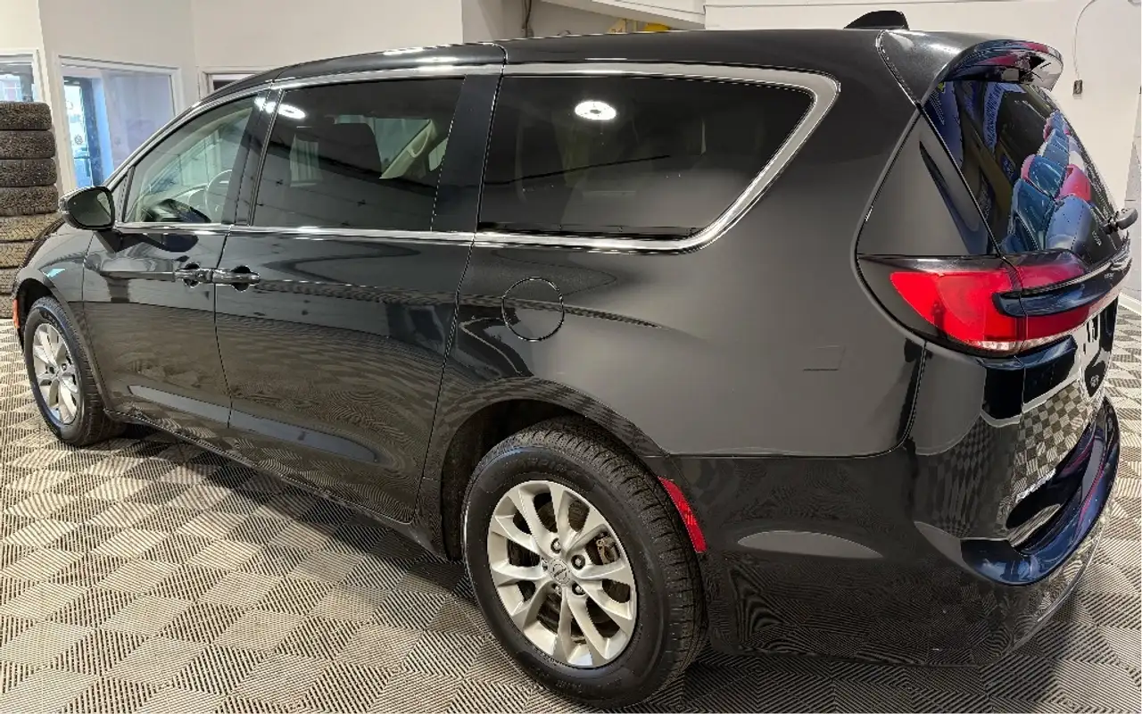 Chrysler Pacifica снимка Chrysler Pacifica
