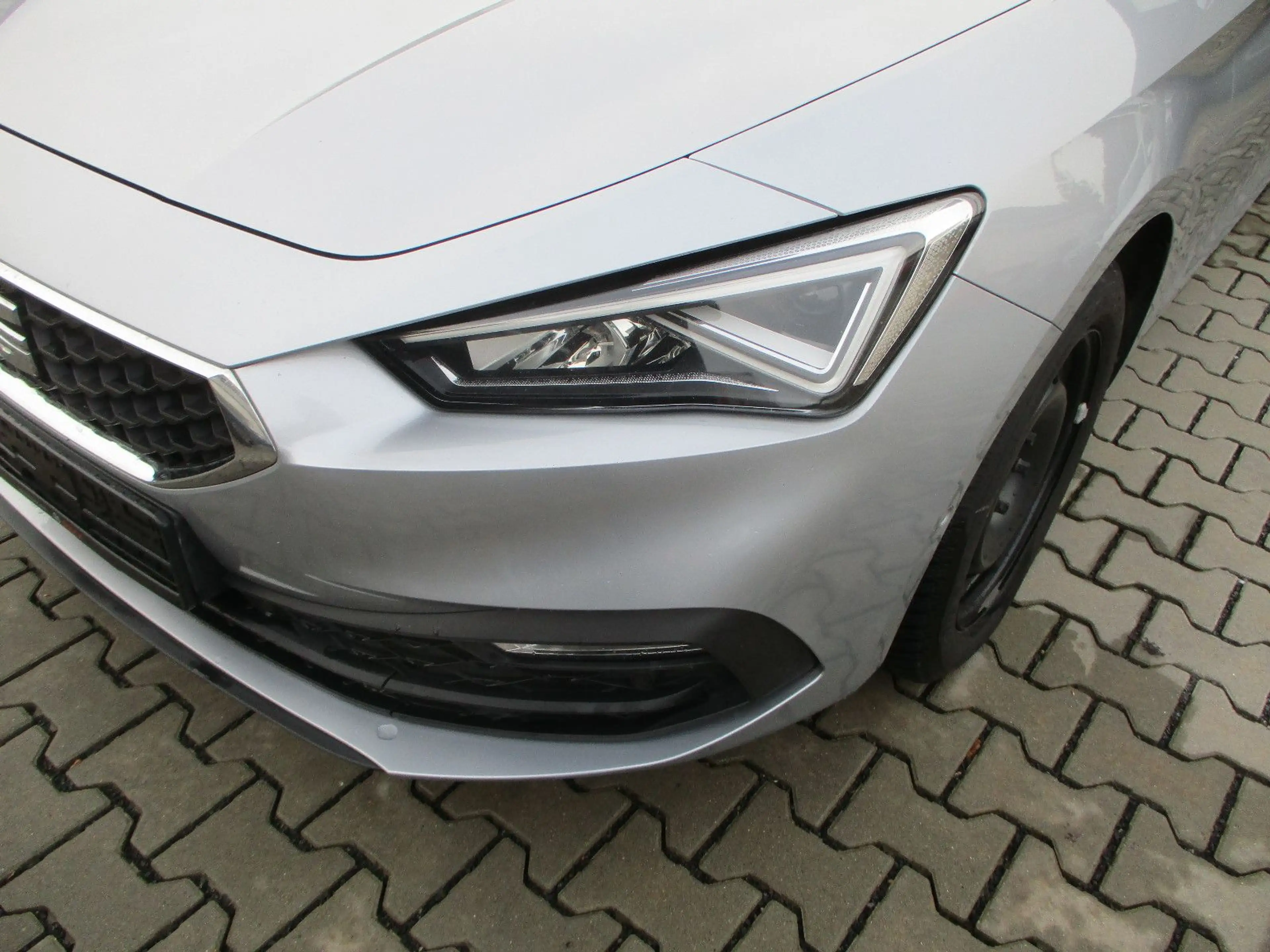 SEAT Leon 2.0 TDI NAVI LEDER KAMERA LED SPURH ACC PDC — photo 6