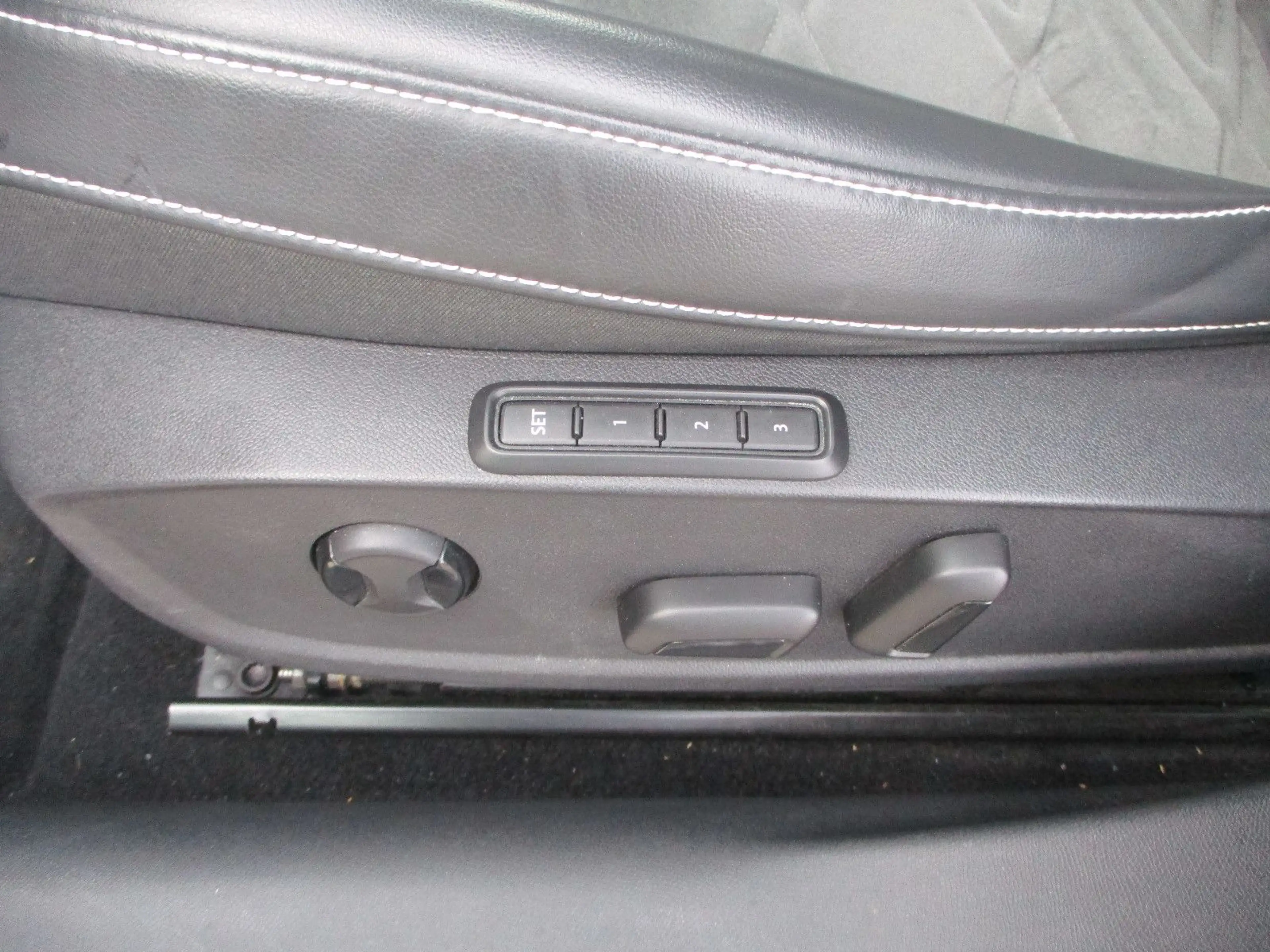 SEAT Leon 2.0 TDI NAVI LEDER KAMERA LED SPURH ACC PDC — photo 9