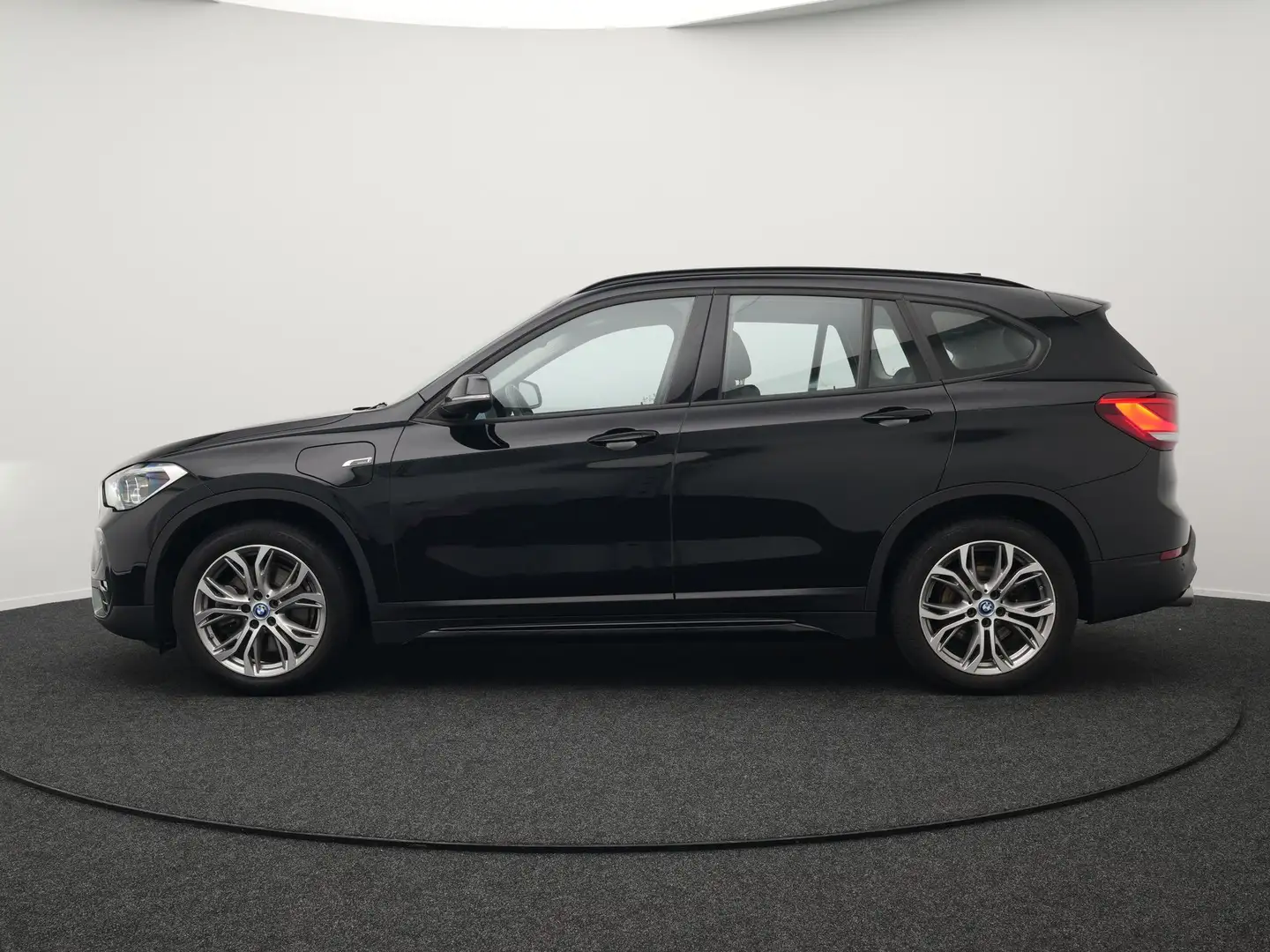 BMW X1 xDrive25e Sportline Plug In Hybrid 220pk PHEV | Ca Zwart - 2