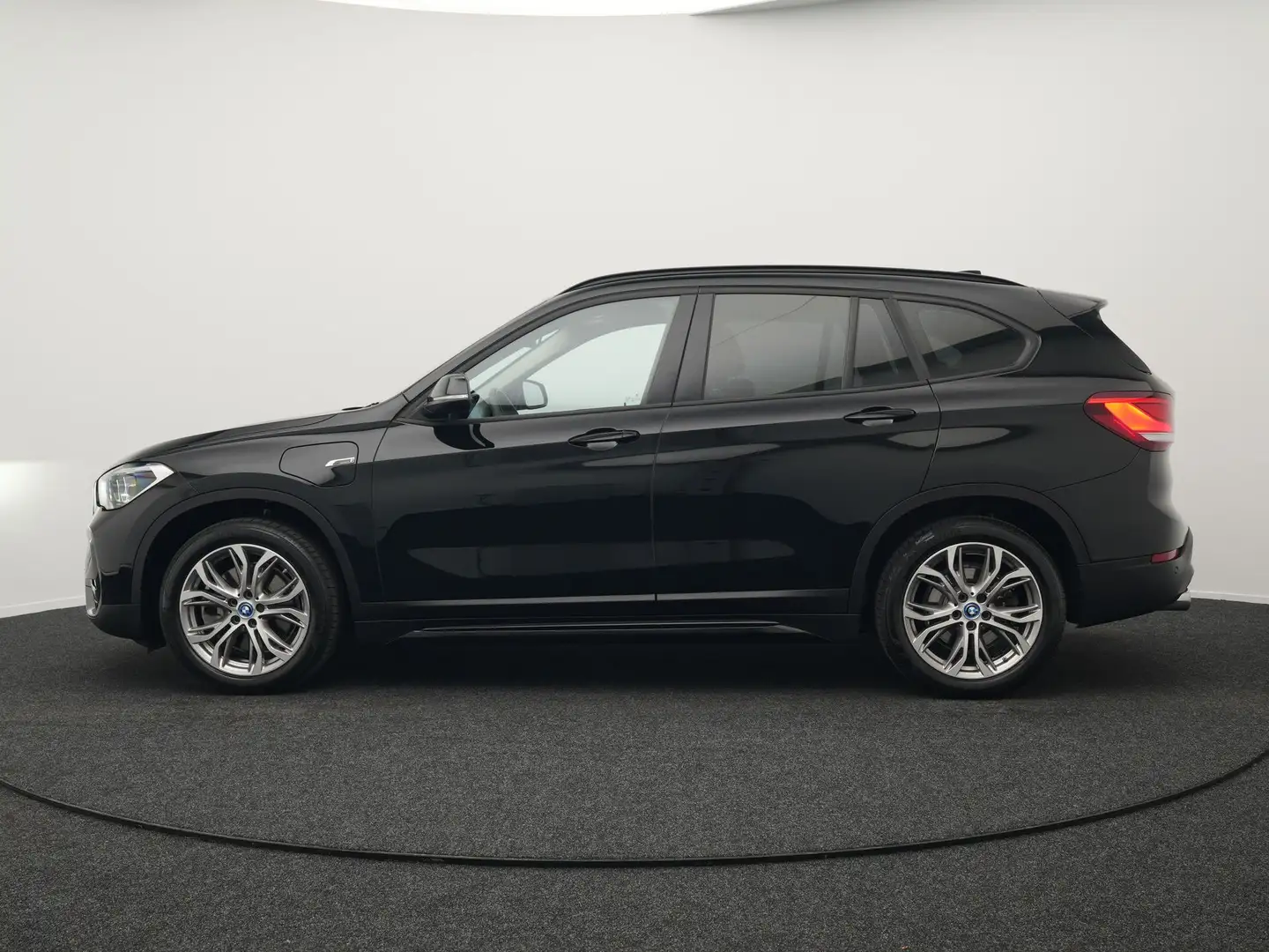 BMW X1 xDrive25e Sportline Plug In Hybrid 220pk PHEV | Ca Zwart - 2