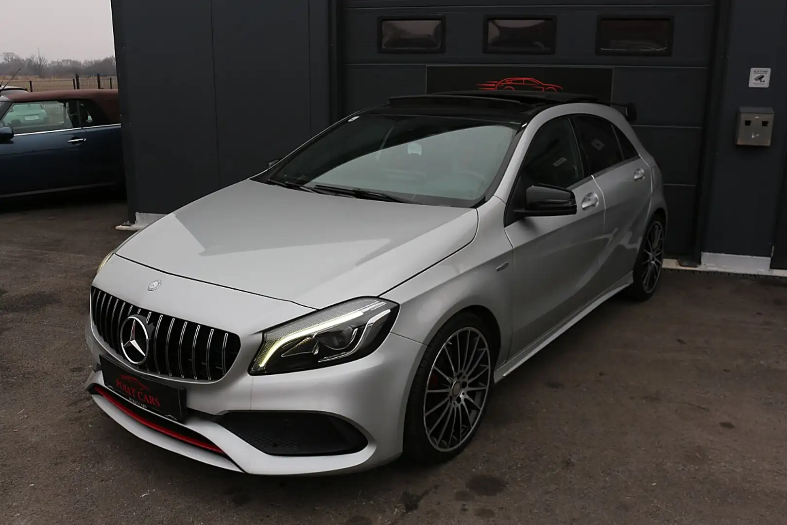 Mercedes-Benz A 250 AMG Aut. Grau - 2