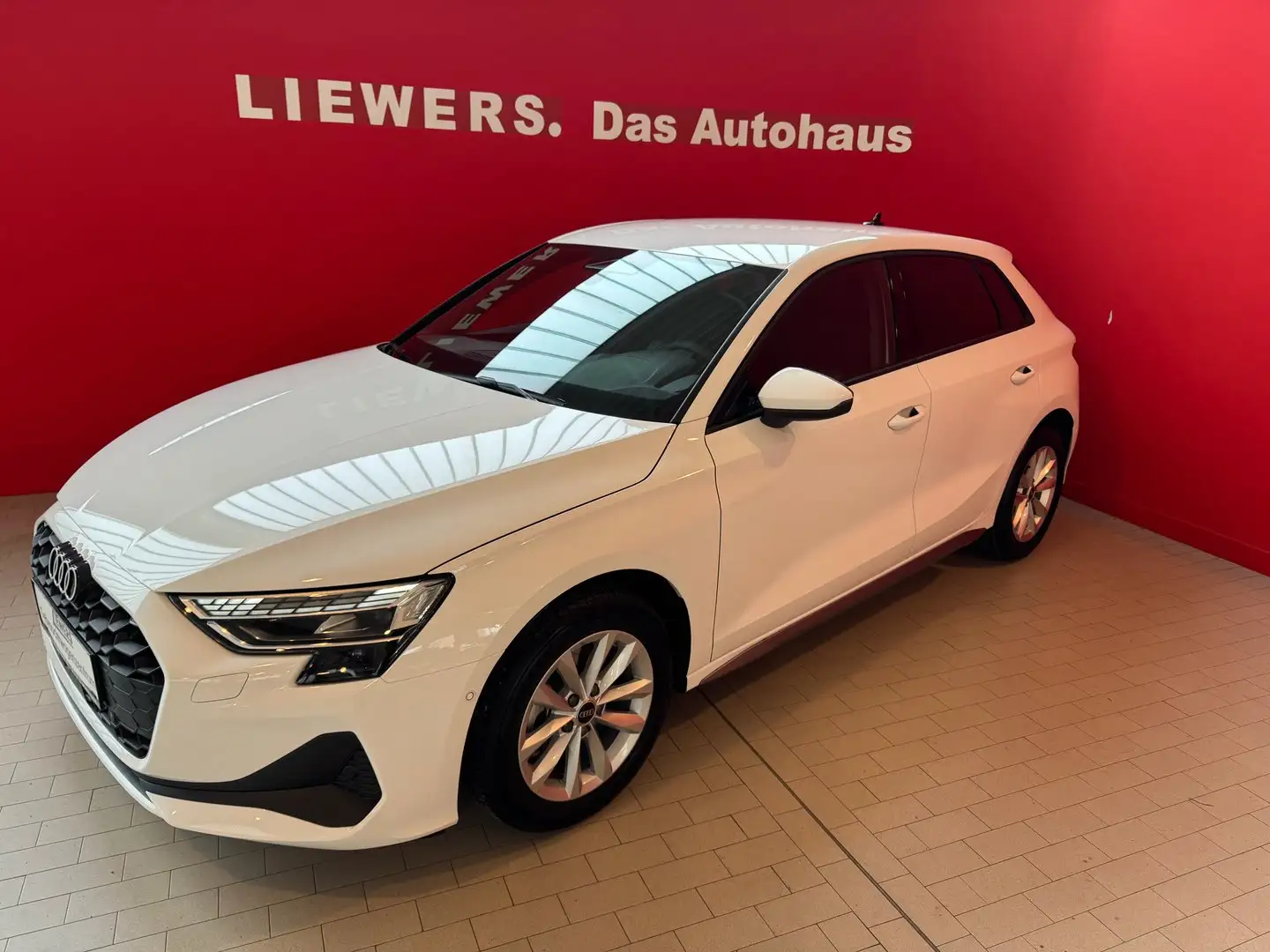 Audi A3 30 TFSI Weiß - 2