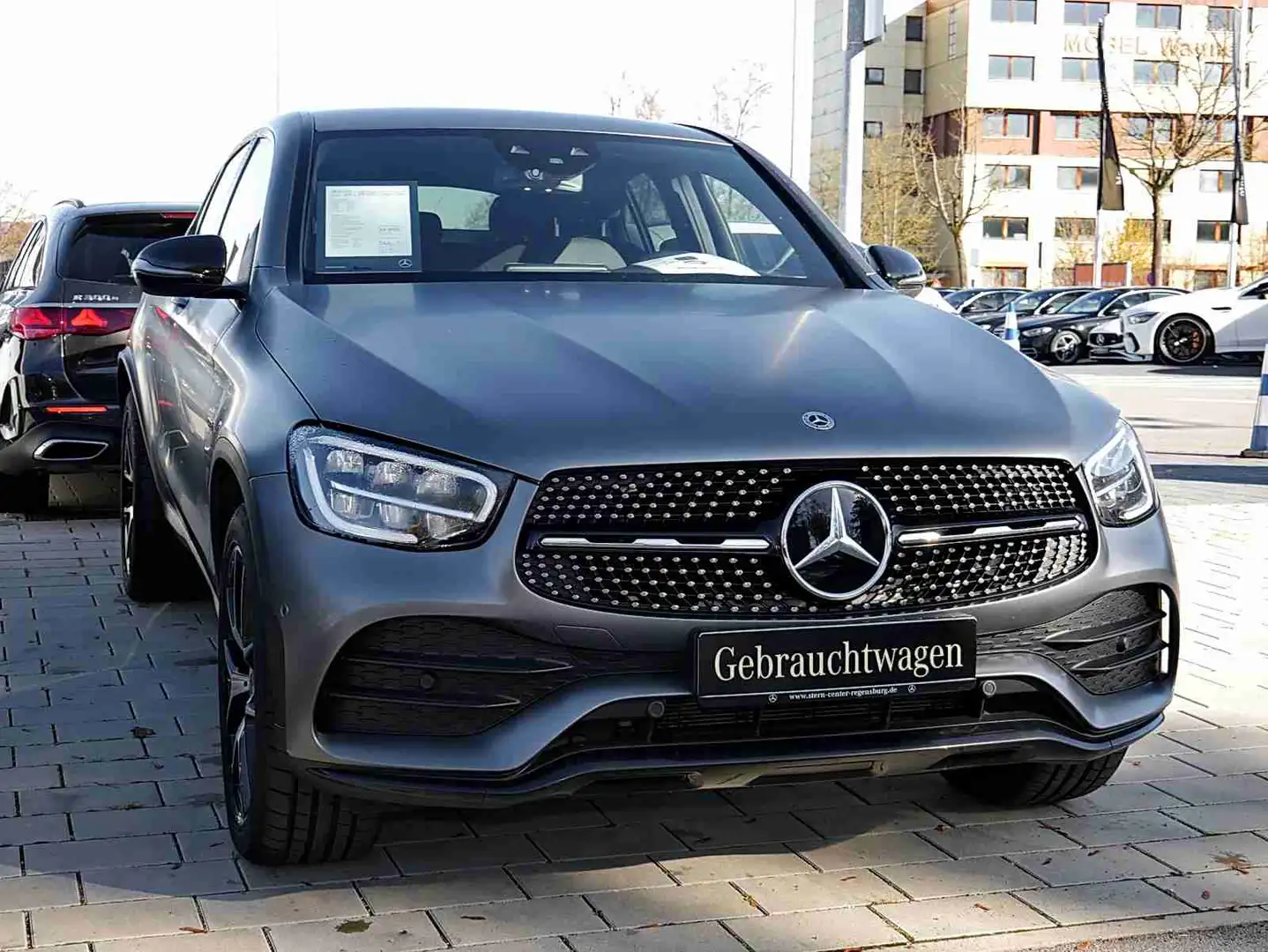 Mercedes-Benz GLC 300 e 4M AMG Coupé+DIST+MEMORY+HUD+SITZKLIMA Grau - 2