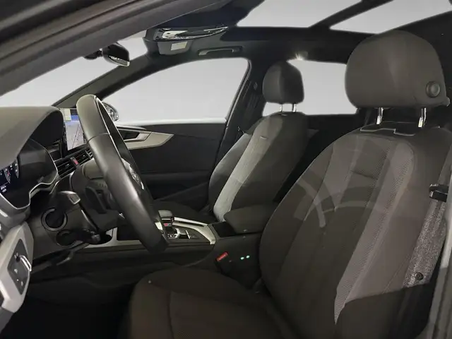 Audi A4 view 4