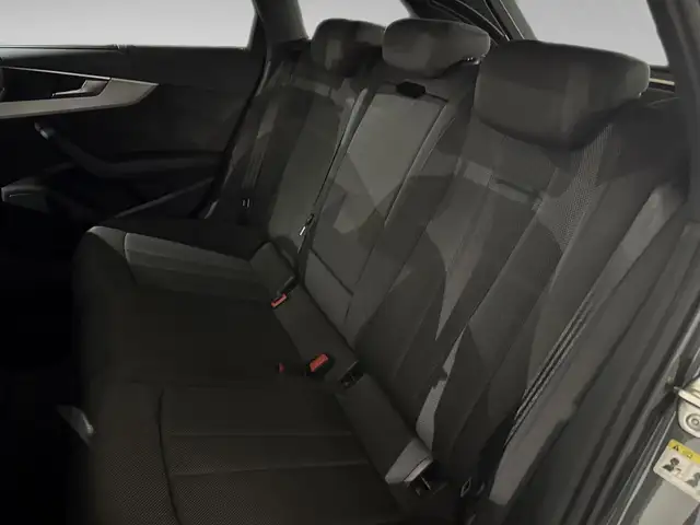 Audi A4 view 11