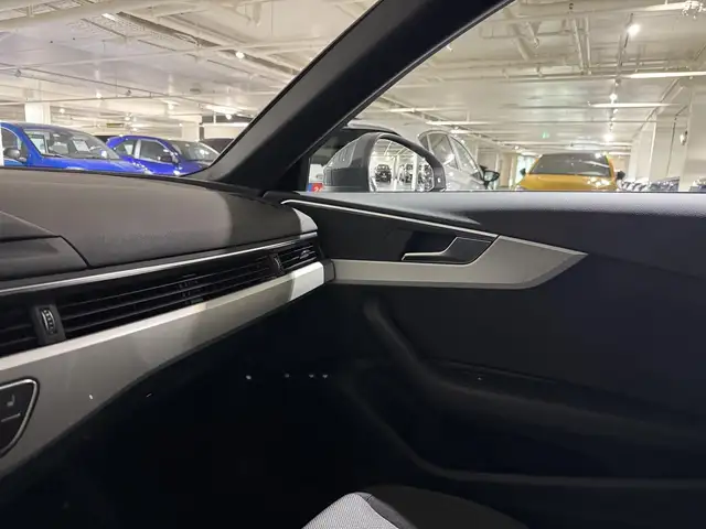 Audi A4 view 9