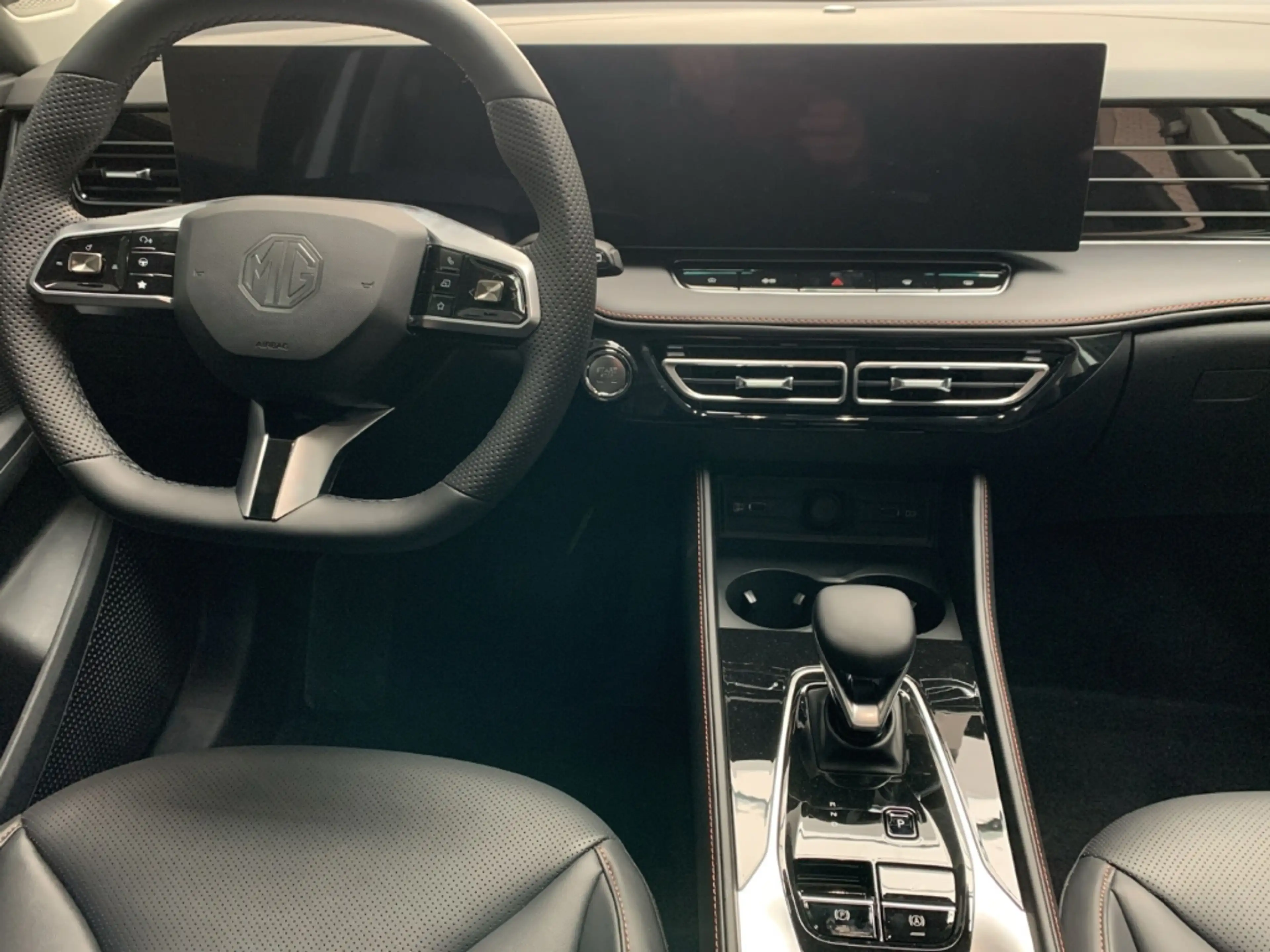 MG EHS Luxury MY24 360° Kamera SHZ Navi MG Pilot — photo 11