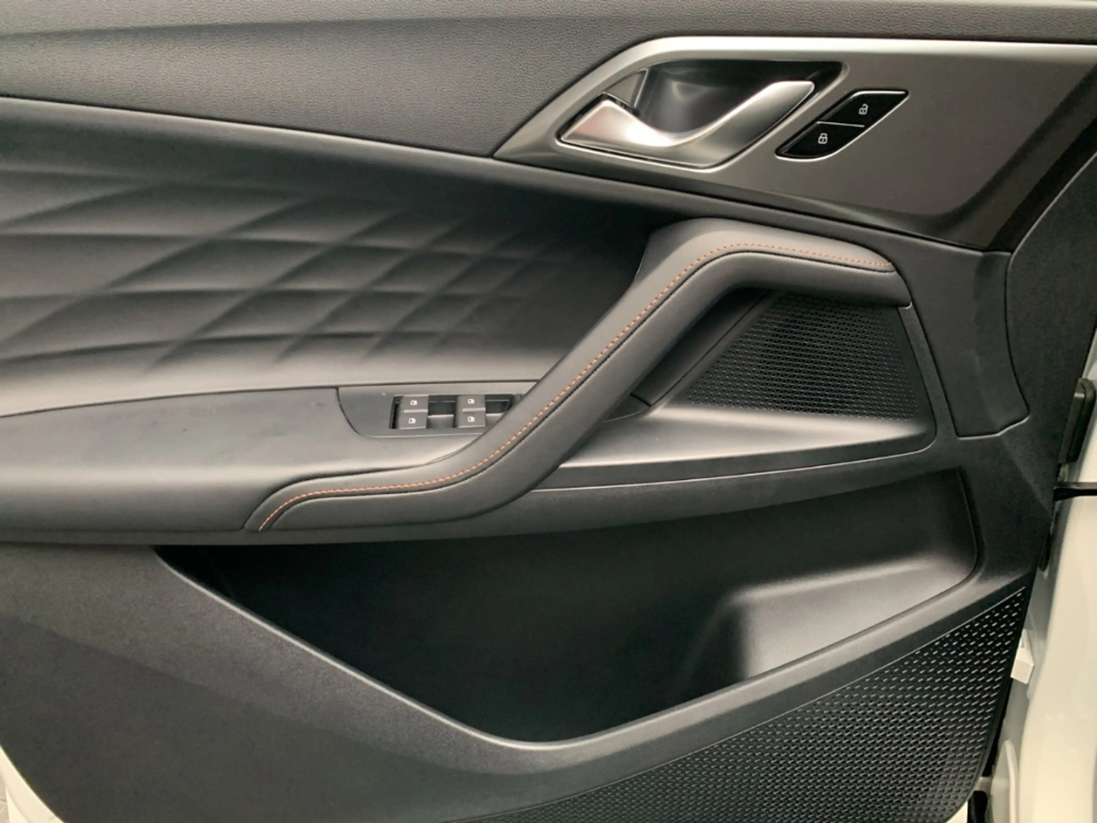 MG EHS Luxury MY24 360° Kamera SHZ Navi MG Pilot — photo 13