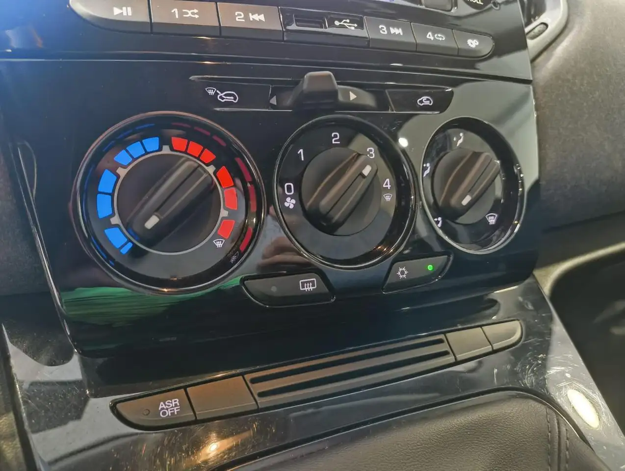 Lancia Ypsilon 2022 — фото 10