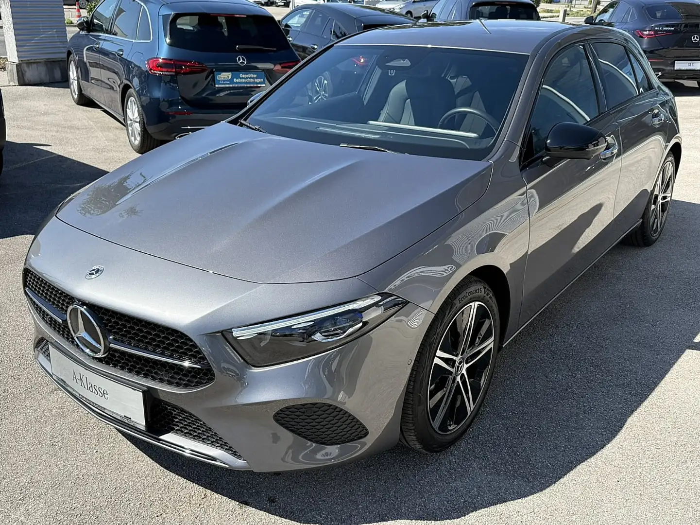 Mercedes-Benz A 180 Aut. Grau - 2