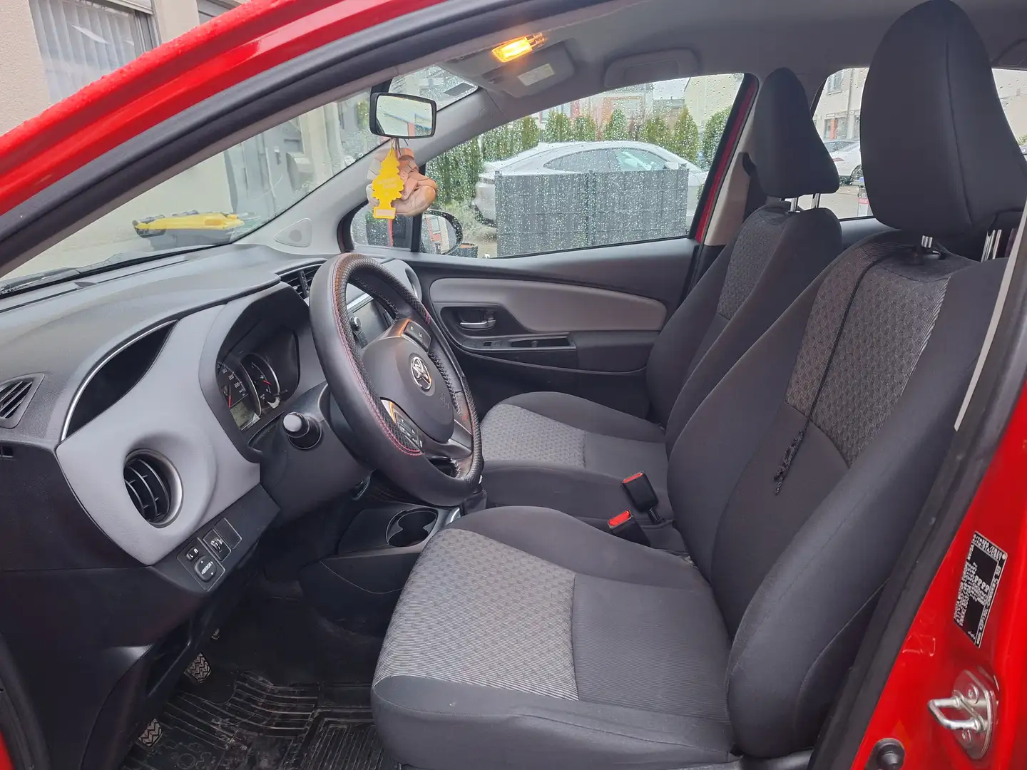 Toyota Yaris Yaris+1.0+VVT-i+Comfort Rot - 2