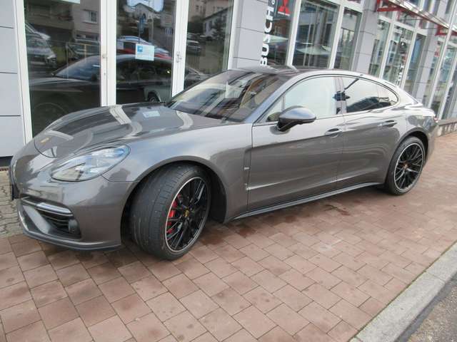 Imagine Porsche Panamera Turbo Sport Turismo/PDCC Sport/Nachtsic