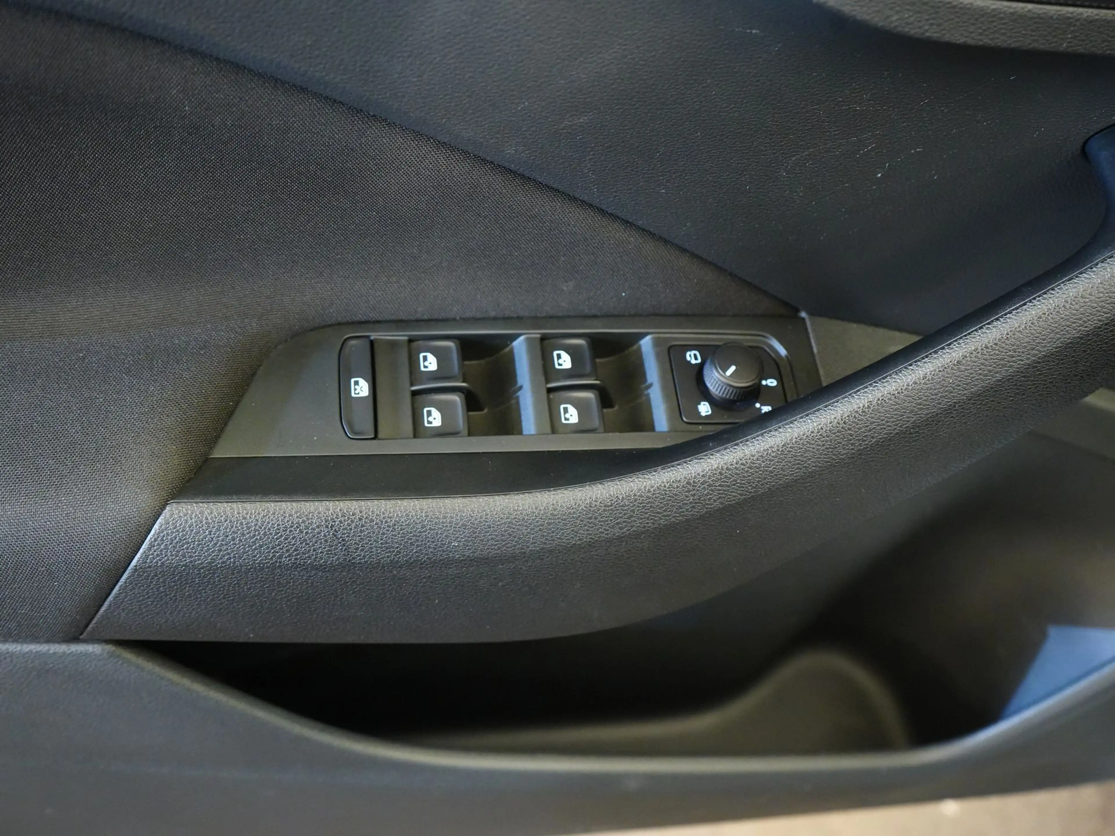 Skoda Kamiq Ambition 1.0TSi |Navi9.2"|Toitpano|LED|Start/stop|JA17" — photo 11